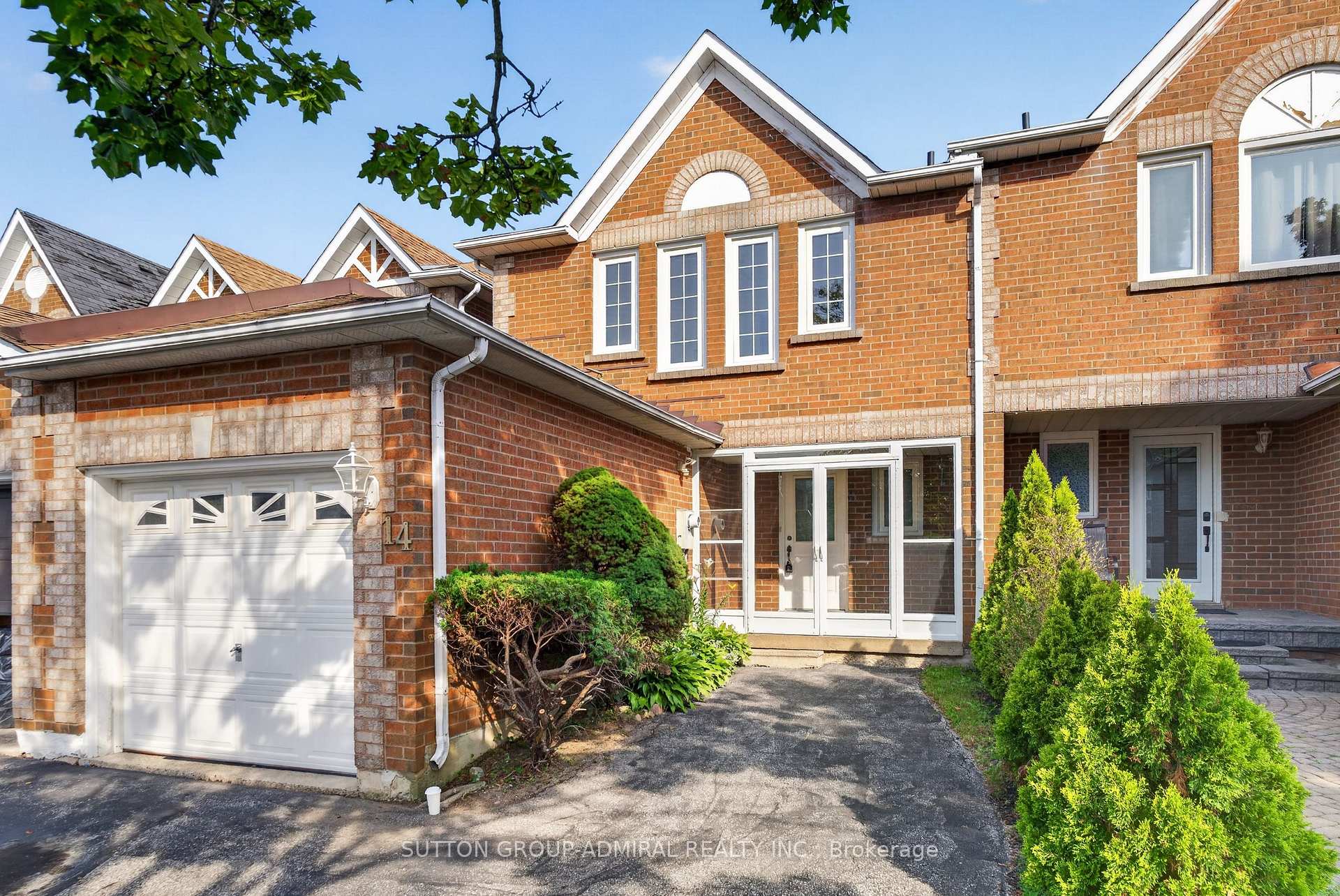 Photo 5 of 14 Mullis Crescent, Brampton, Fletcher's West — HOMEH