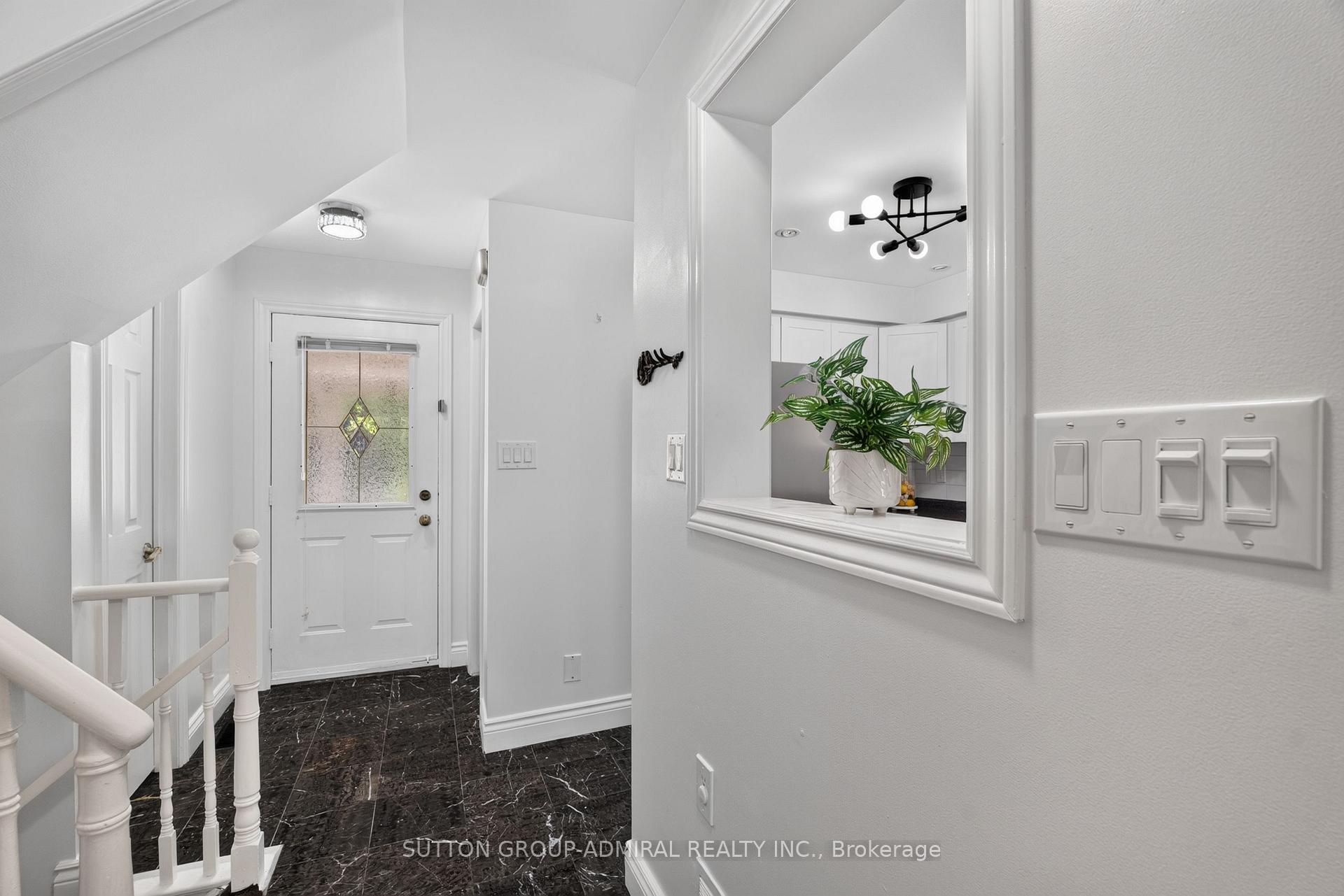 Photo 8 of 14 Mullis Crescent, Brampton, Fletcher's West — HOMEH