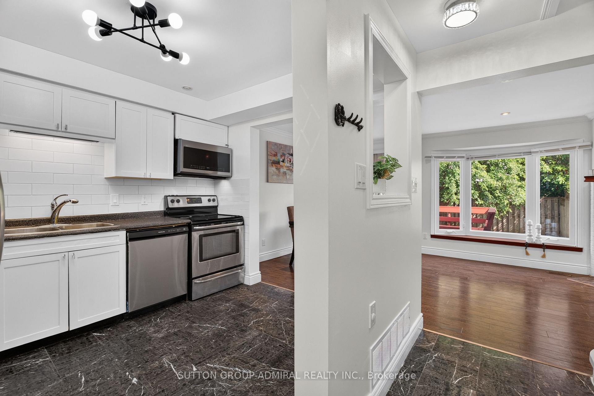 Photo 10 of 14 Mullis Crescent, Brampton, Fletcher's West — HOMEH