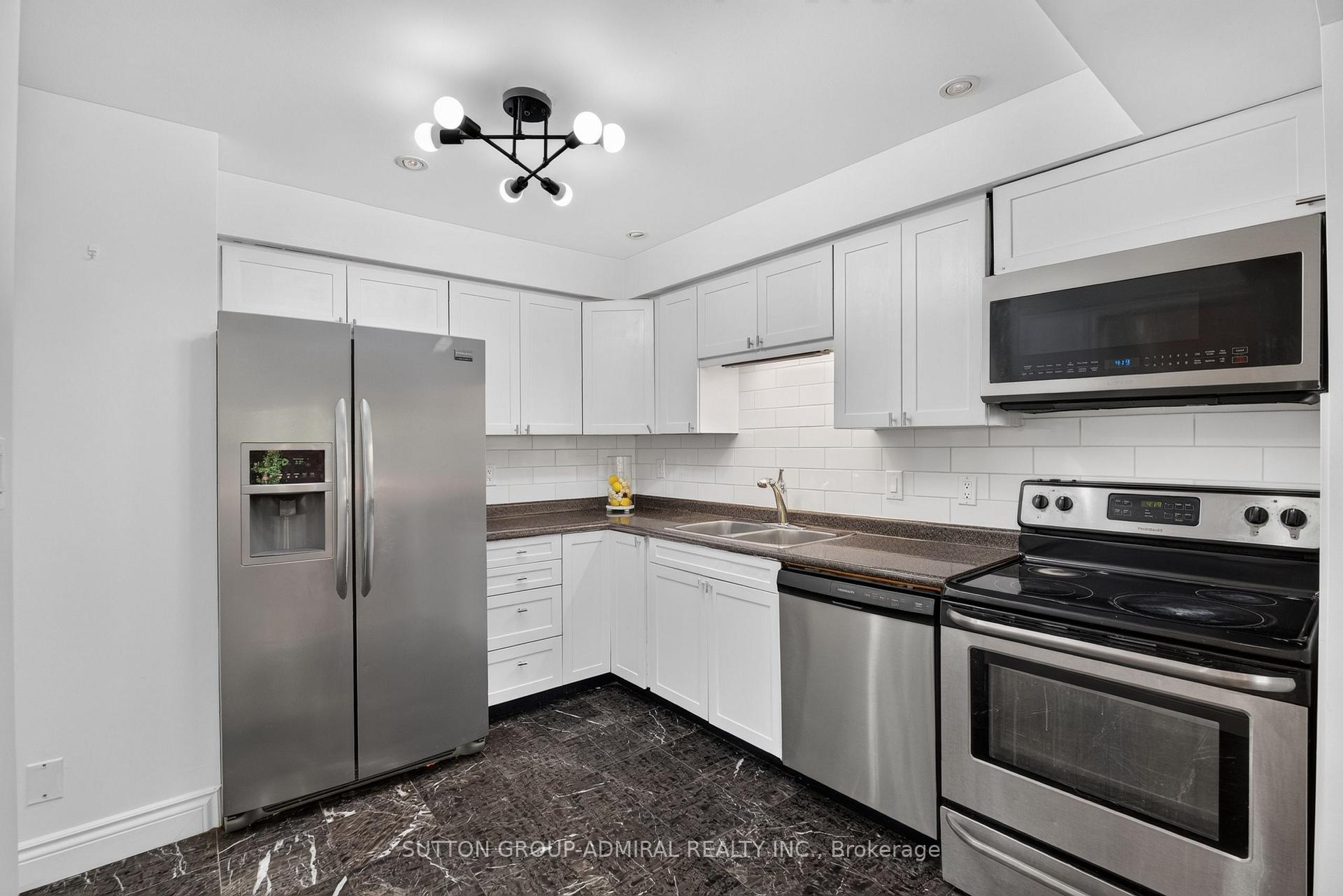 Photo 12 of 14 Mullis Crescent, Brampton, Fletcher's West — HOMEH