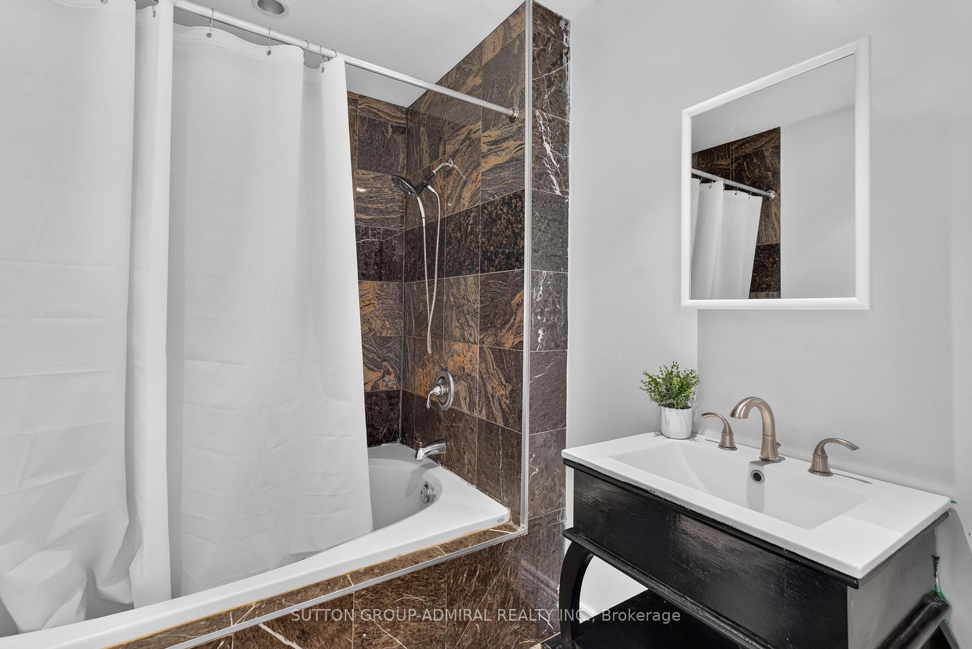 Photo 24 of 14 Mullis Crescent, Brampton, Fletcher's West — HOMEH