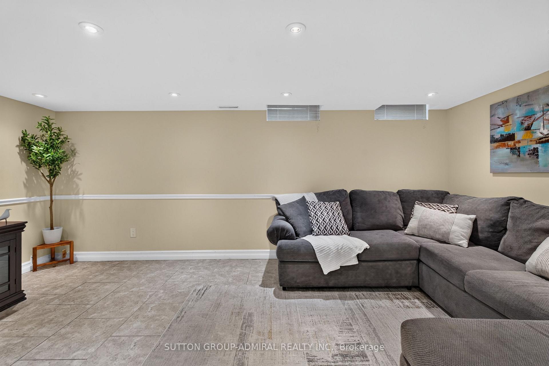 Photo 29 of 14 Mullis Crescent, Brampton, Fletcher's West — HOMEH