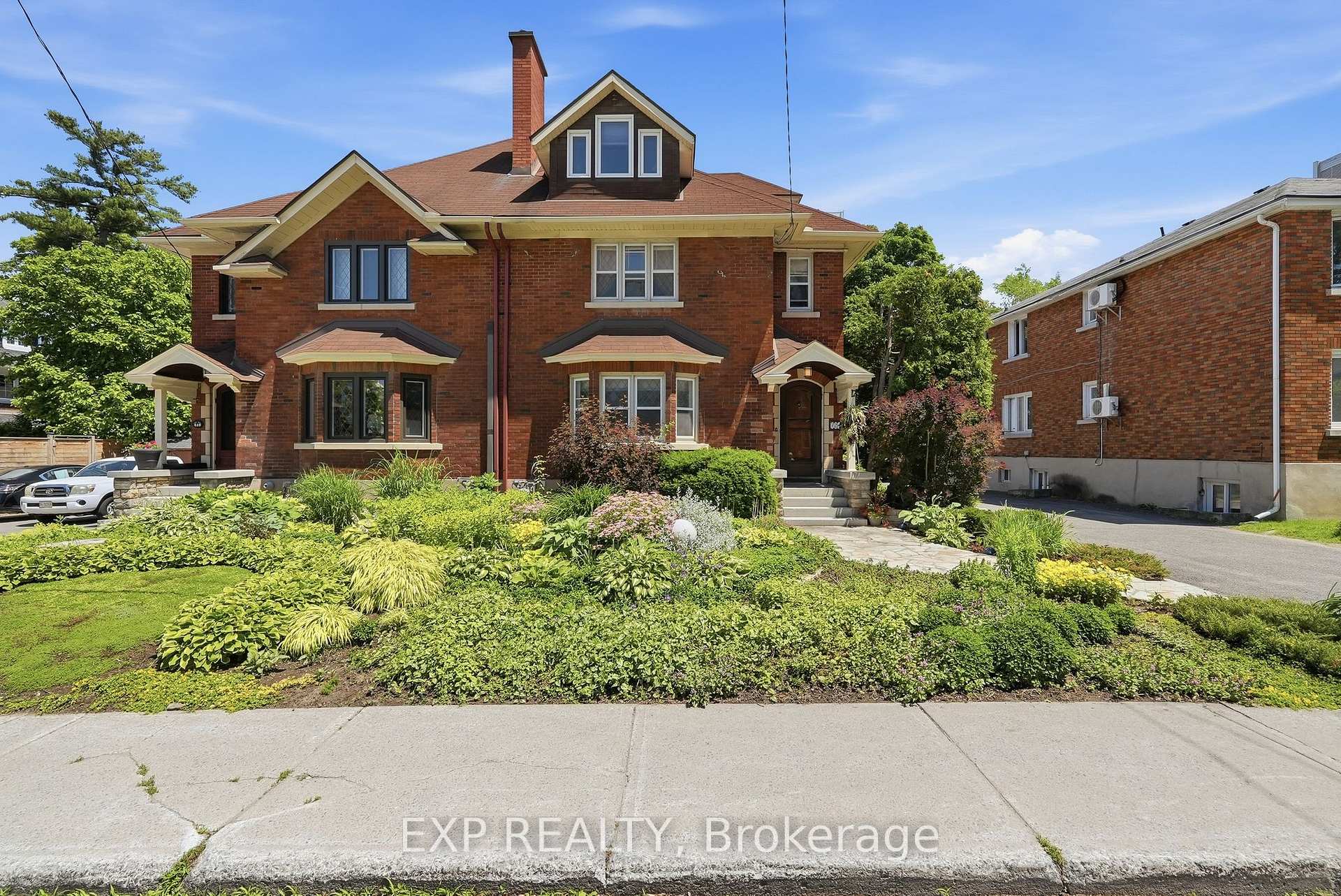 Front of 421 Hamilton Avenue S