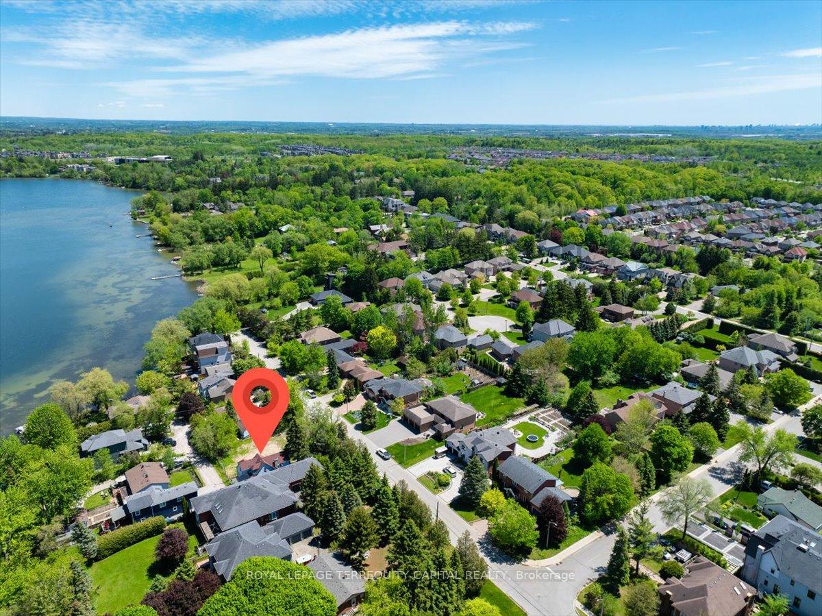 Photo 3 of 260 Douglas Road, Richmond Hill, Oak Ridges Lake Wilcox — HOMEH