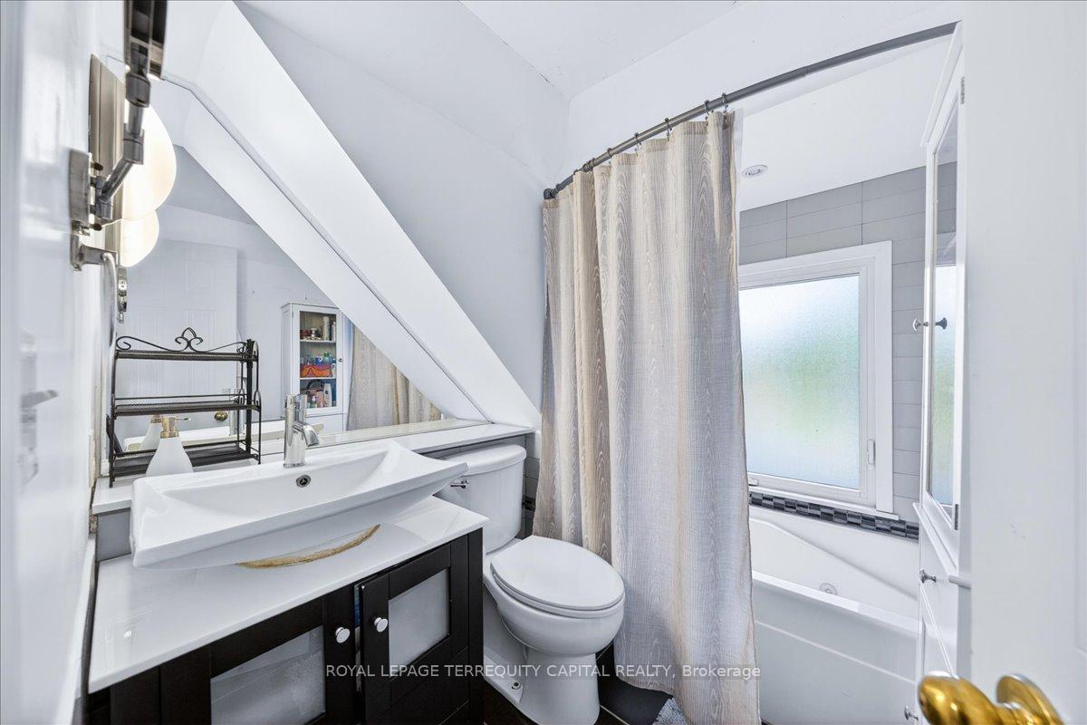 Photo 37 of 260 Douglas Road, Richmond Hill, Oak Ridges Lake Wilcox — HOMEH