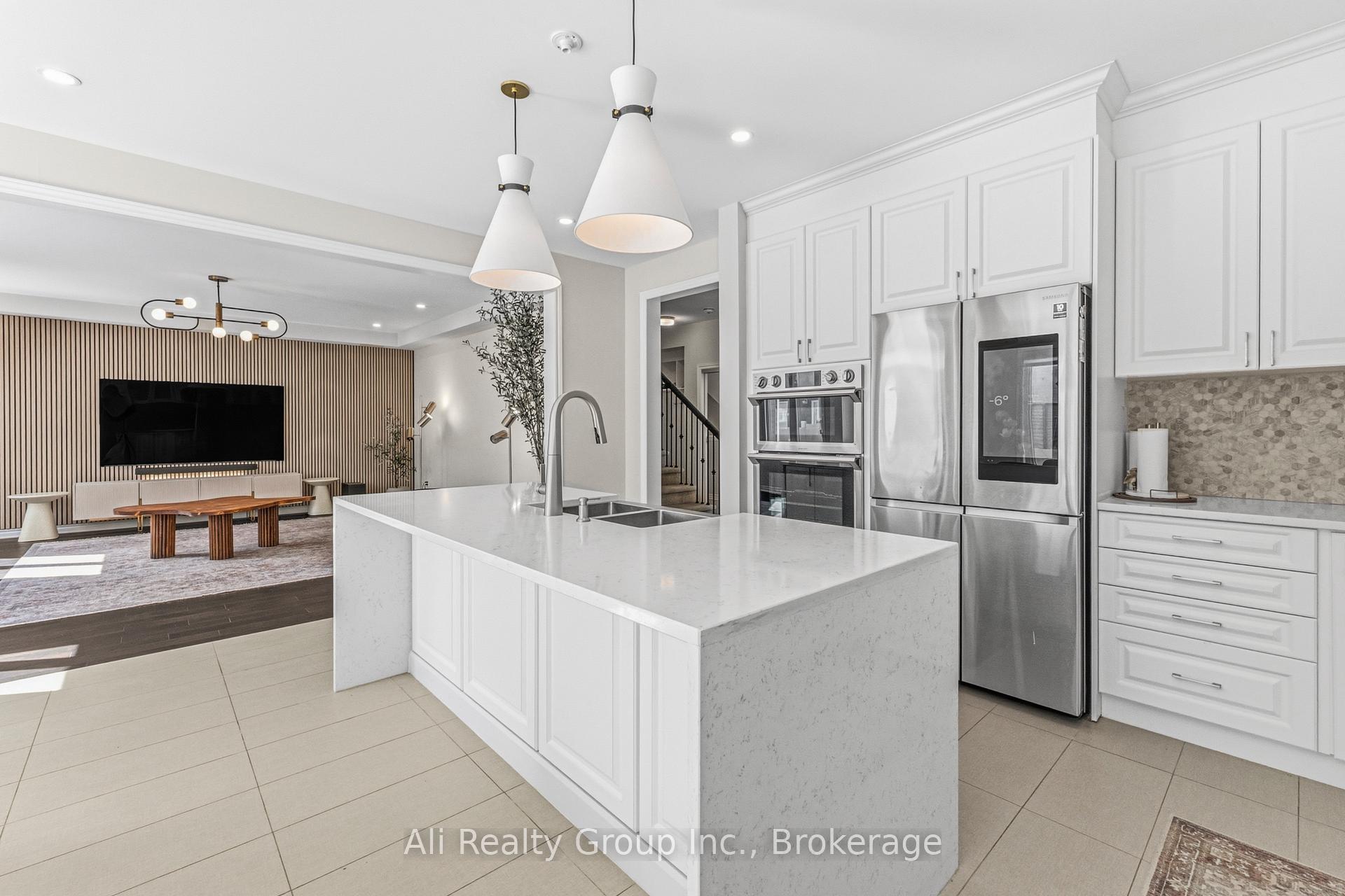 Photo 2 of 38 Mudminnow Crescent, Ottawa, Avalon West — HOMEH