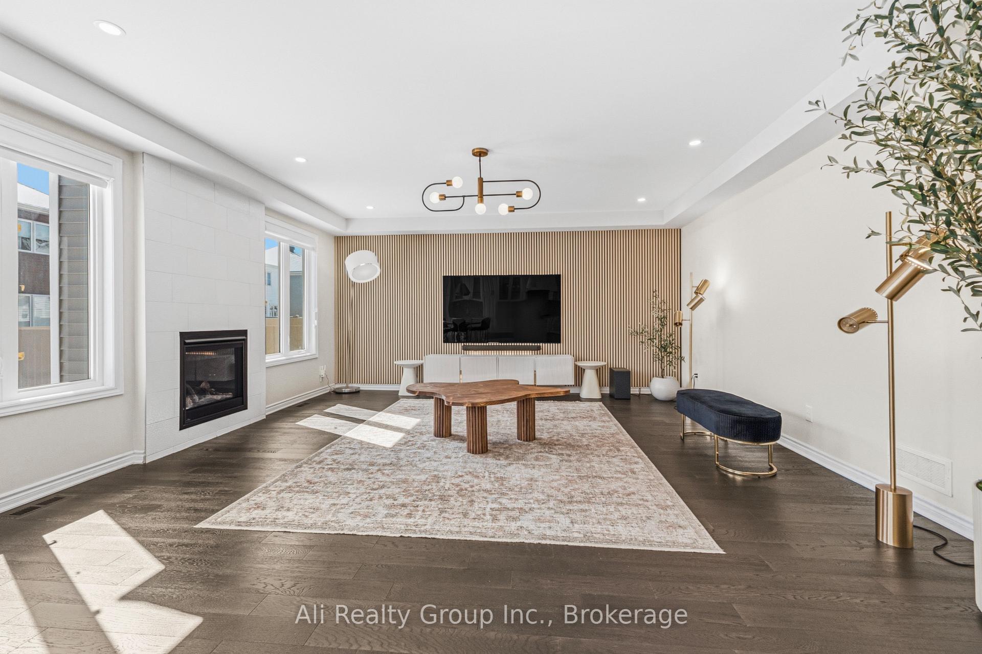 Photo 3 of 38 Mudminnow Crescent, Ottawa, Avalon West — HOMEH