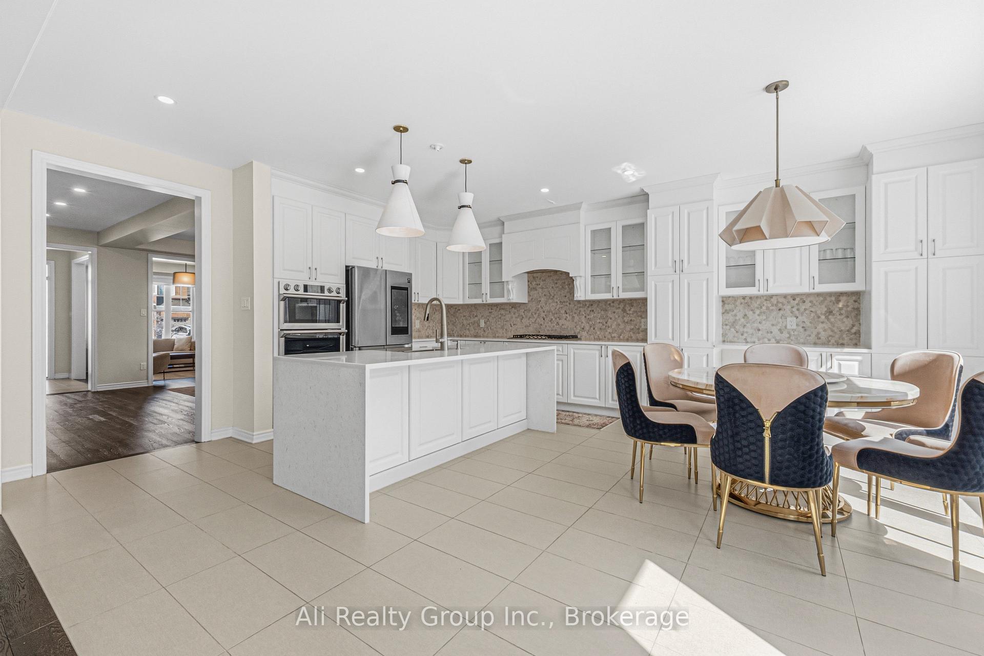 Photo 4 of 38 Mudminnow Crescent, Ottawa, Avalon West — HOMEH