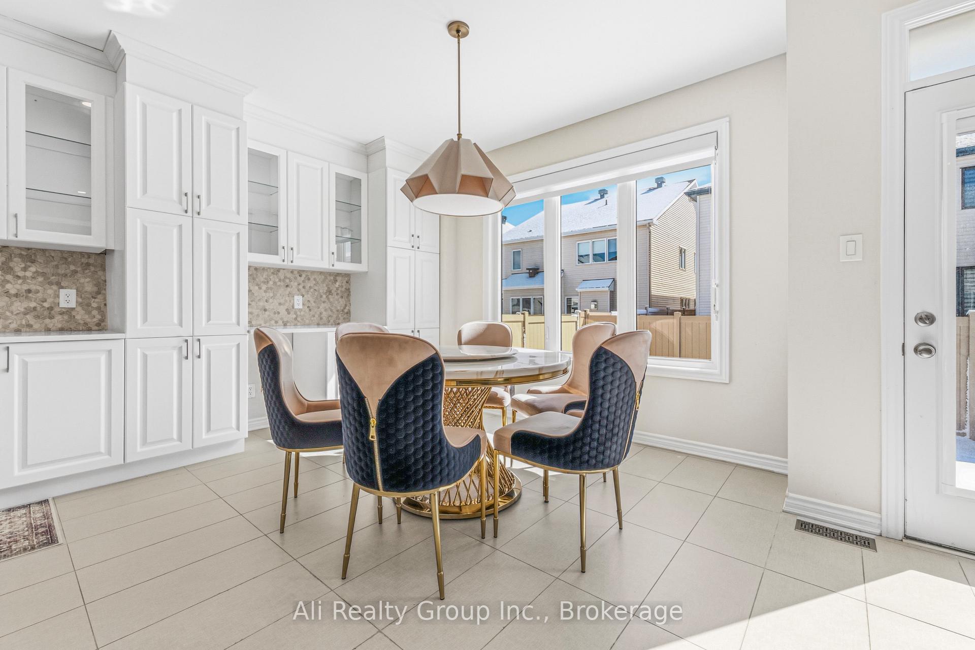 Photo 6 of 38 Mudminnow Crescent, Ottawa, Avalon West — HOMEH