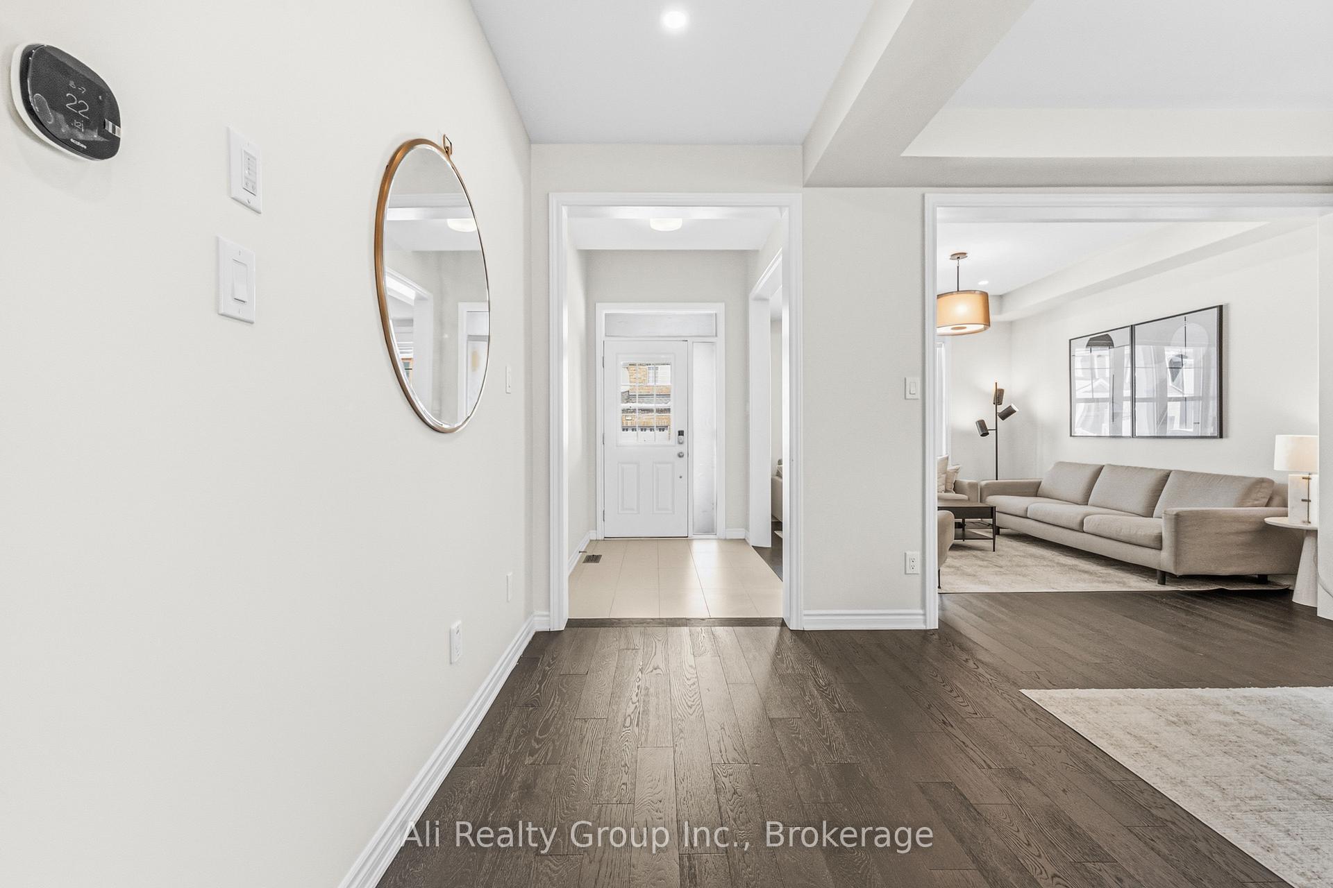 Photo 10 of 38 Mudminnow Crescent, Ottawa, Avalon West — HOMEH