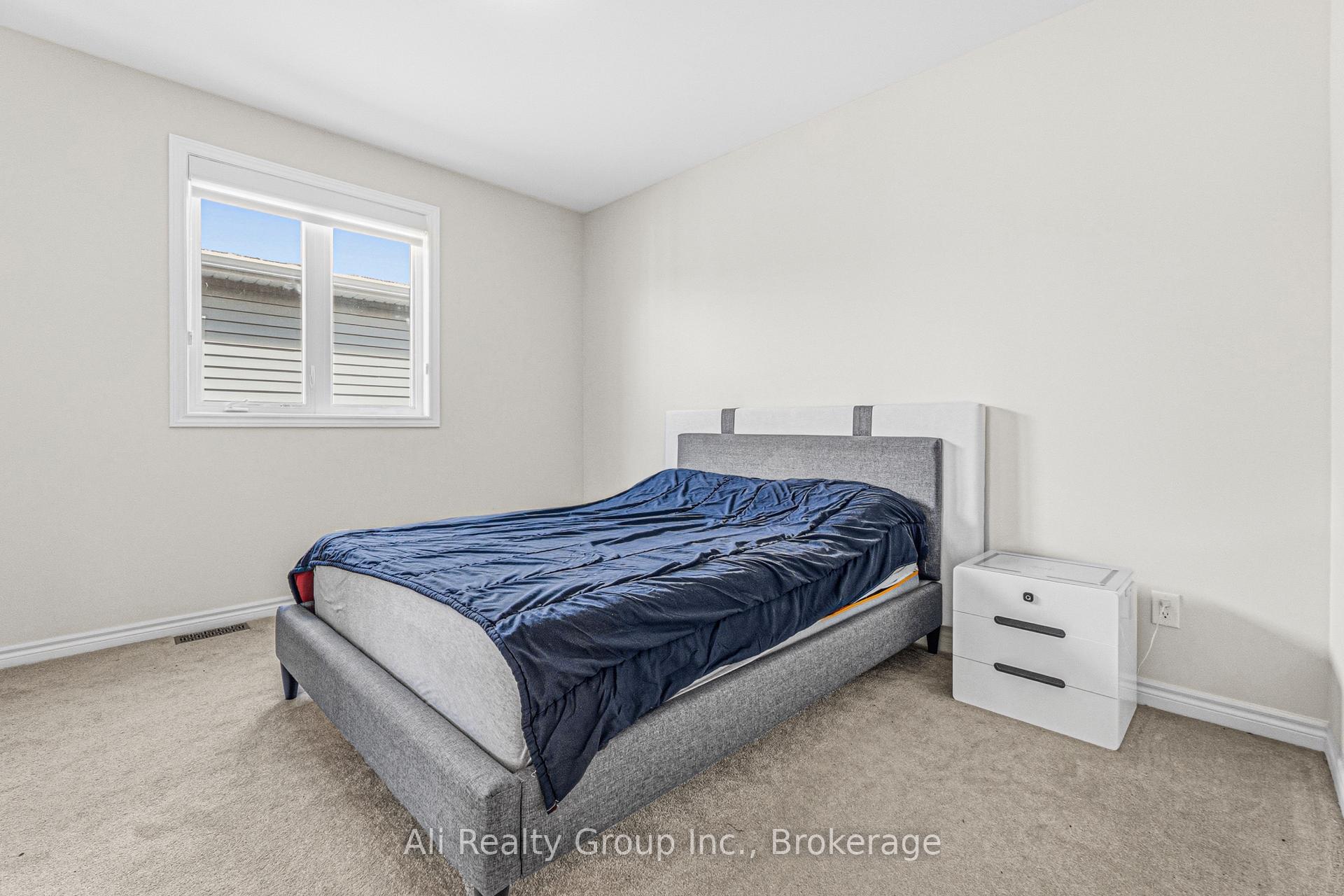 Photo 18 of 38 Mudminnow Crescent, Ottawa, Avalon West — HOMEH