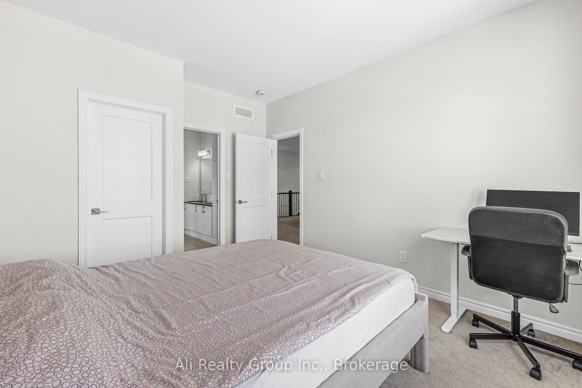 Photo 22 of 38 Mudminnow Crescent, Ottawa, Avalon West — HOMEH