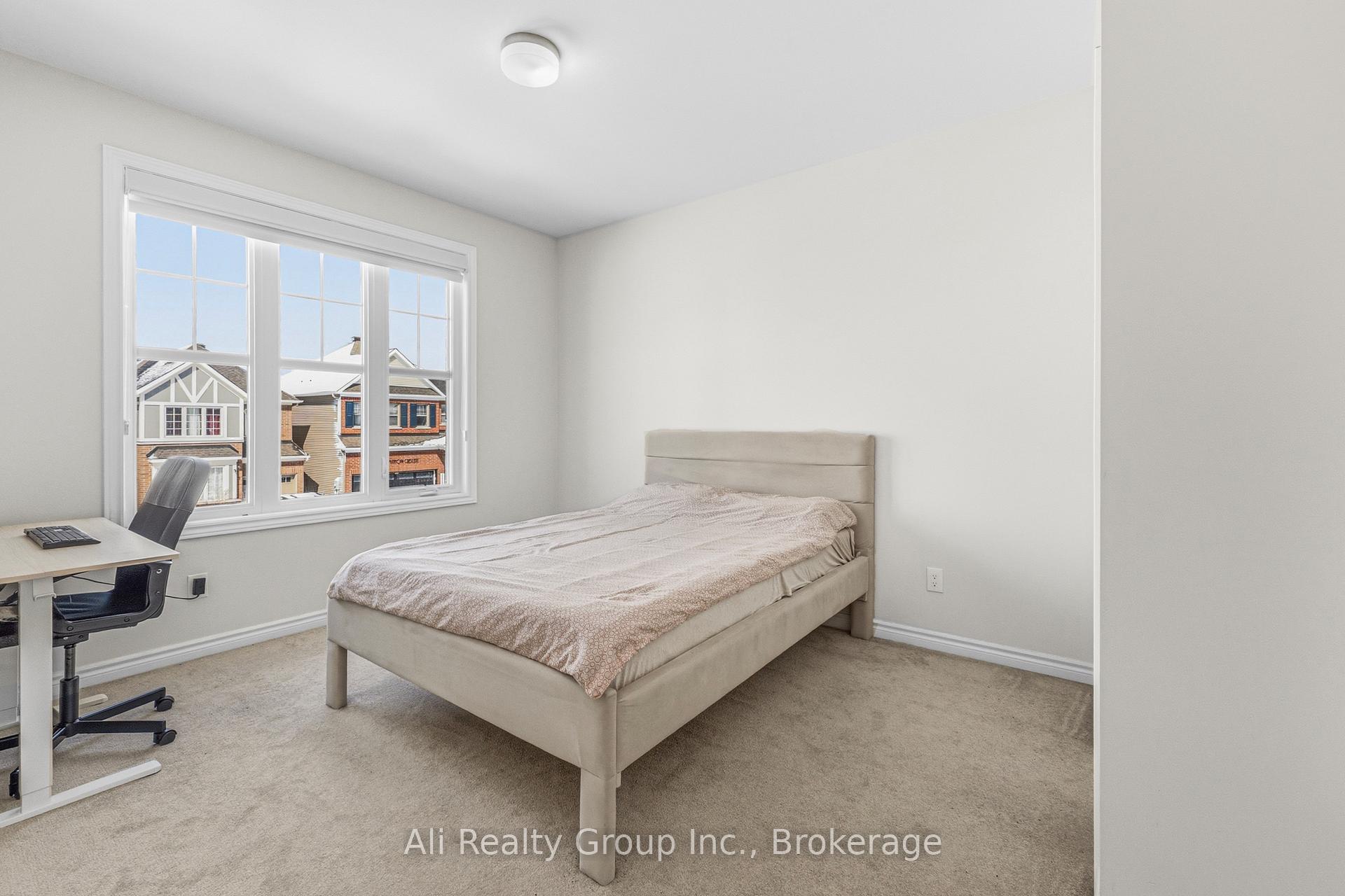 Photo 23 of 38 Mudminnow Crescent, Ottawa, Avalon West — HOMEH