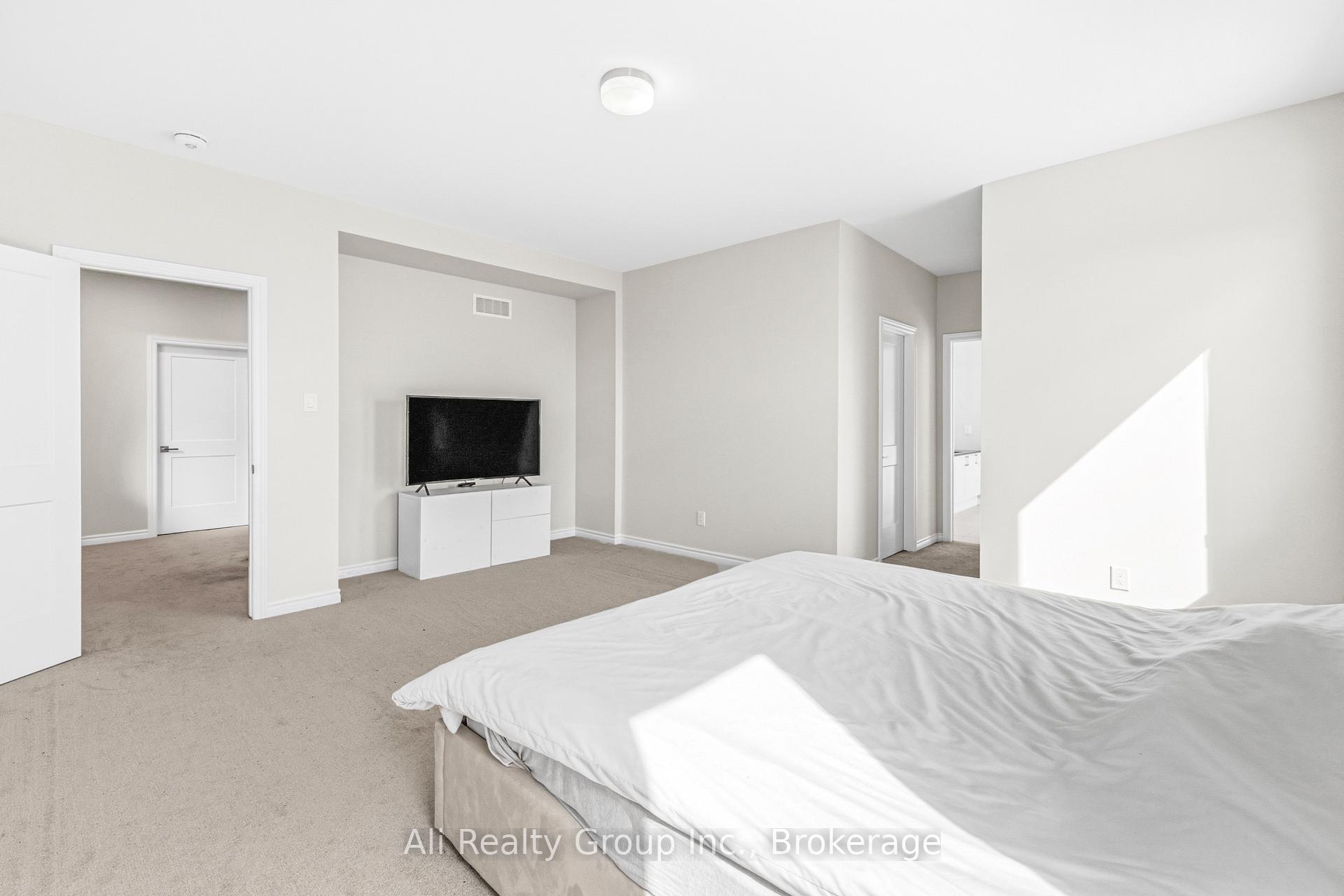 Photo 29 of 38 Mudminnow Crescent, Ottawa, Avalon West — HOMEH