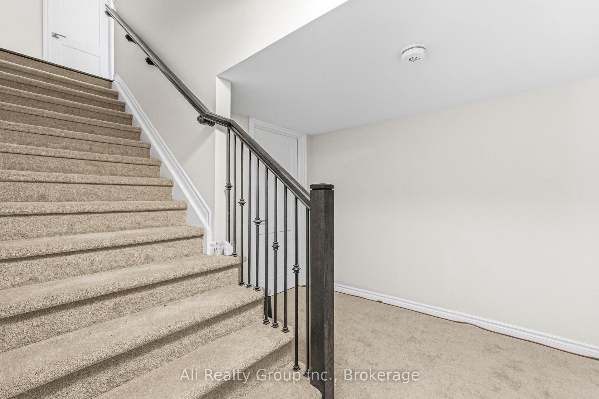 Photo 31 of 38 Mudminnow Crescent, Ottawa, Avalon West — HOMEH