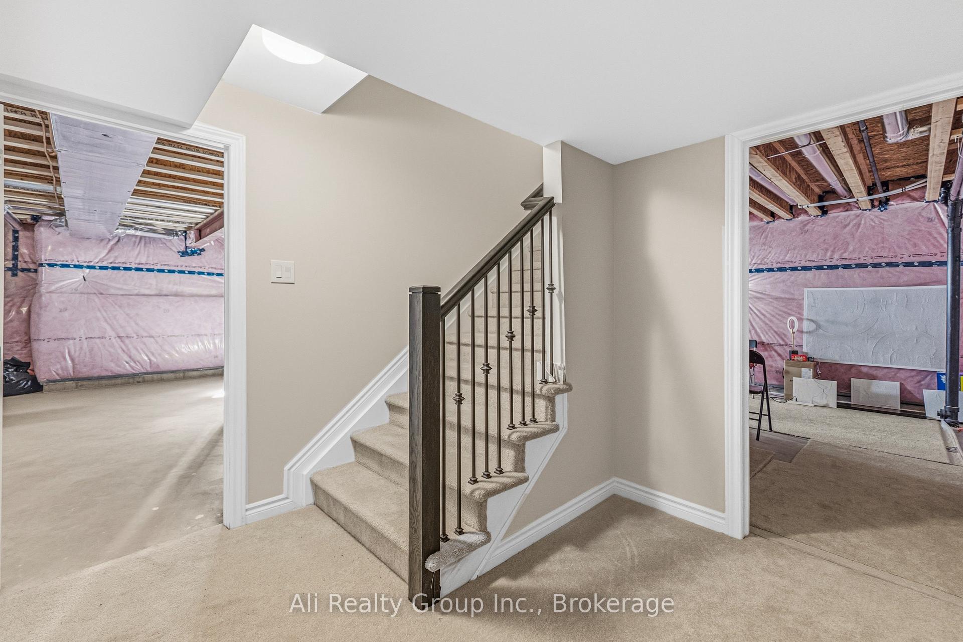 Photo 32 of 38 Mudminnow Crescent, Ottawa, Avalon West — HOMEH