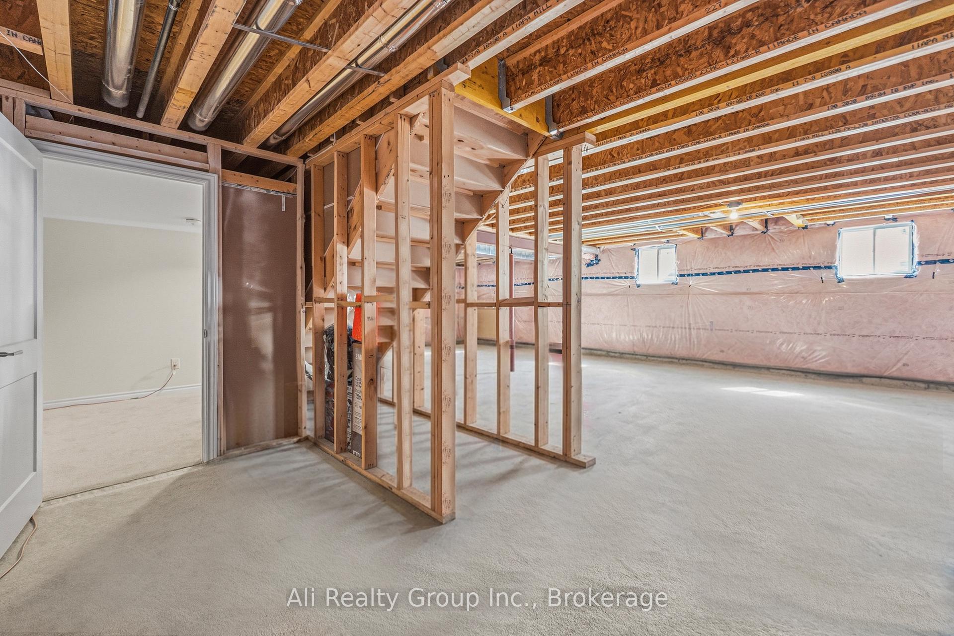 Photo 33 of 38 Mudminnow Crescent, Ottawa, Avalon West — HOMEH