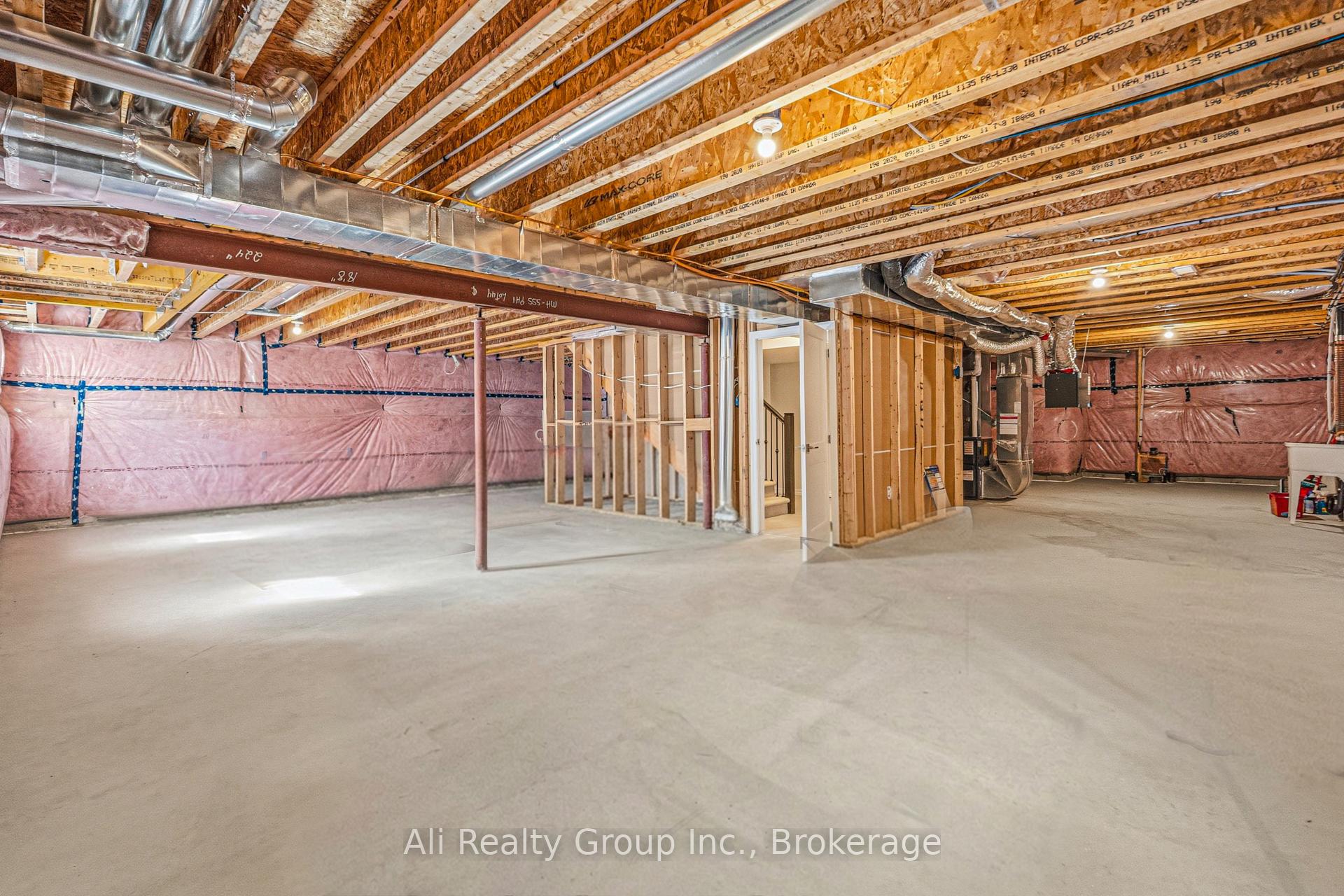 Photo 34 of 38 Mudminnow Crescent, Ottawa, Avalon West — HOMEH