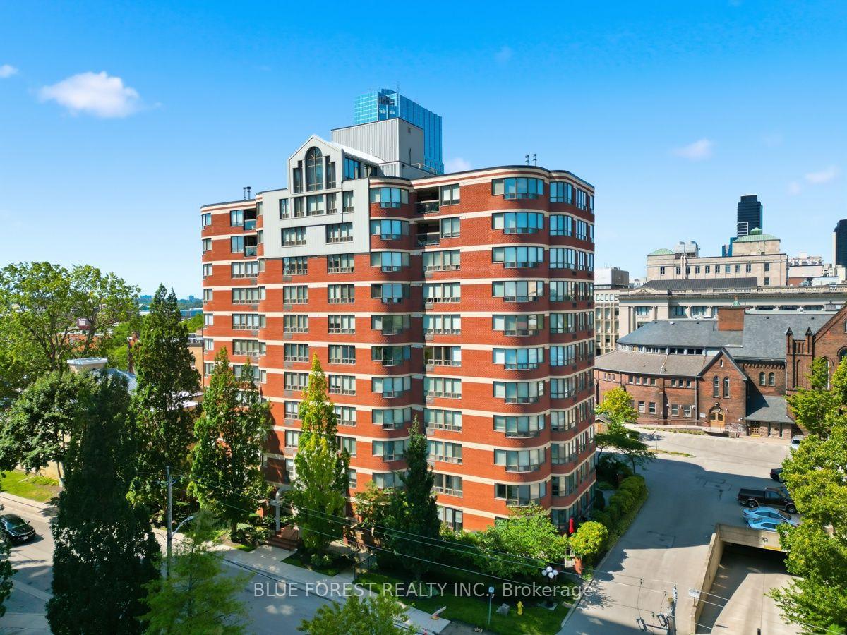 Front of Unit 904, 7 Picton Street