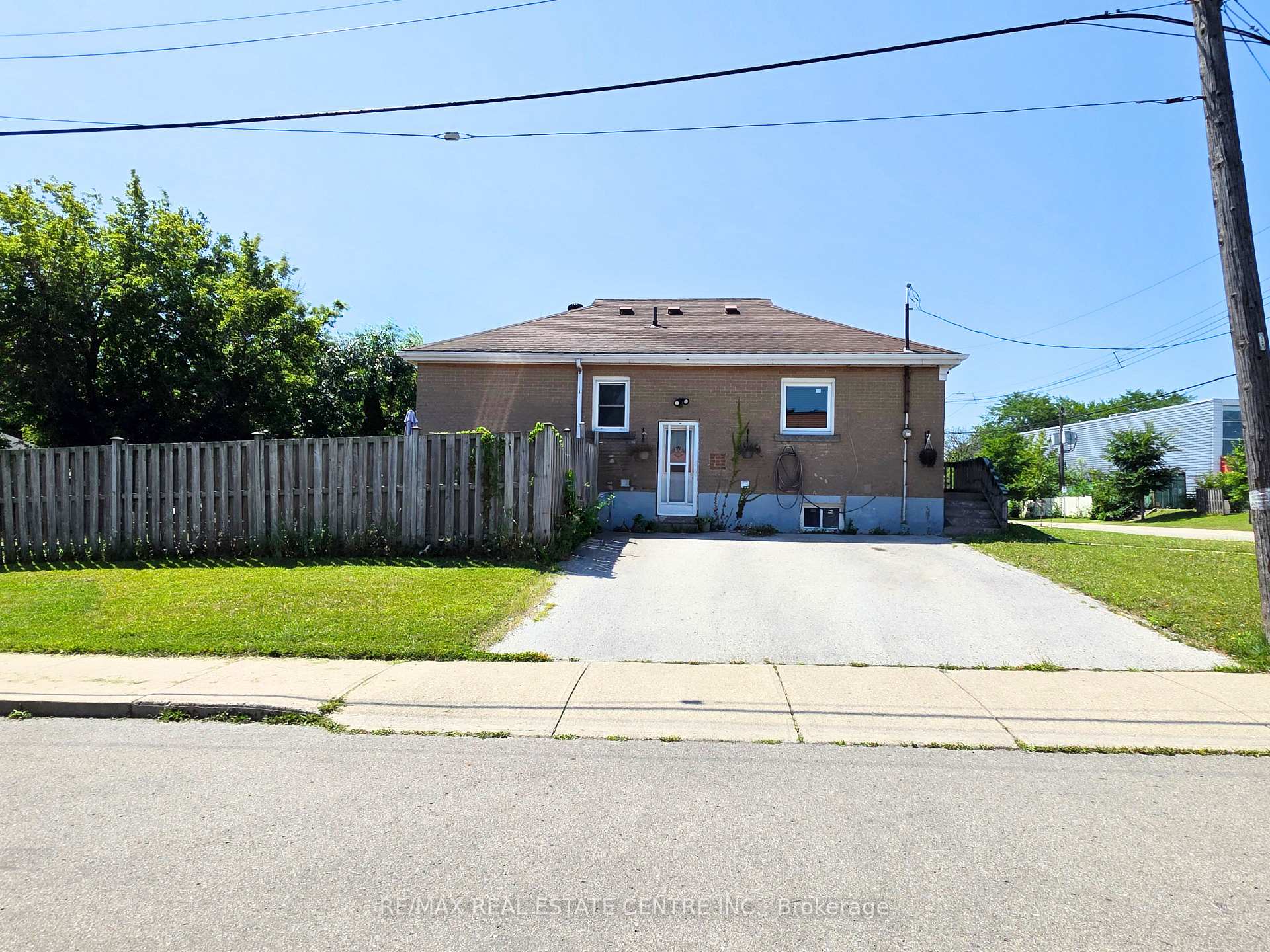 Photo 2 of 353 East 21st Street, Hamilton, Burkholme — HOMEH