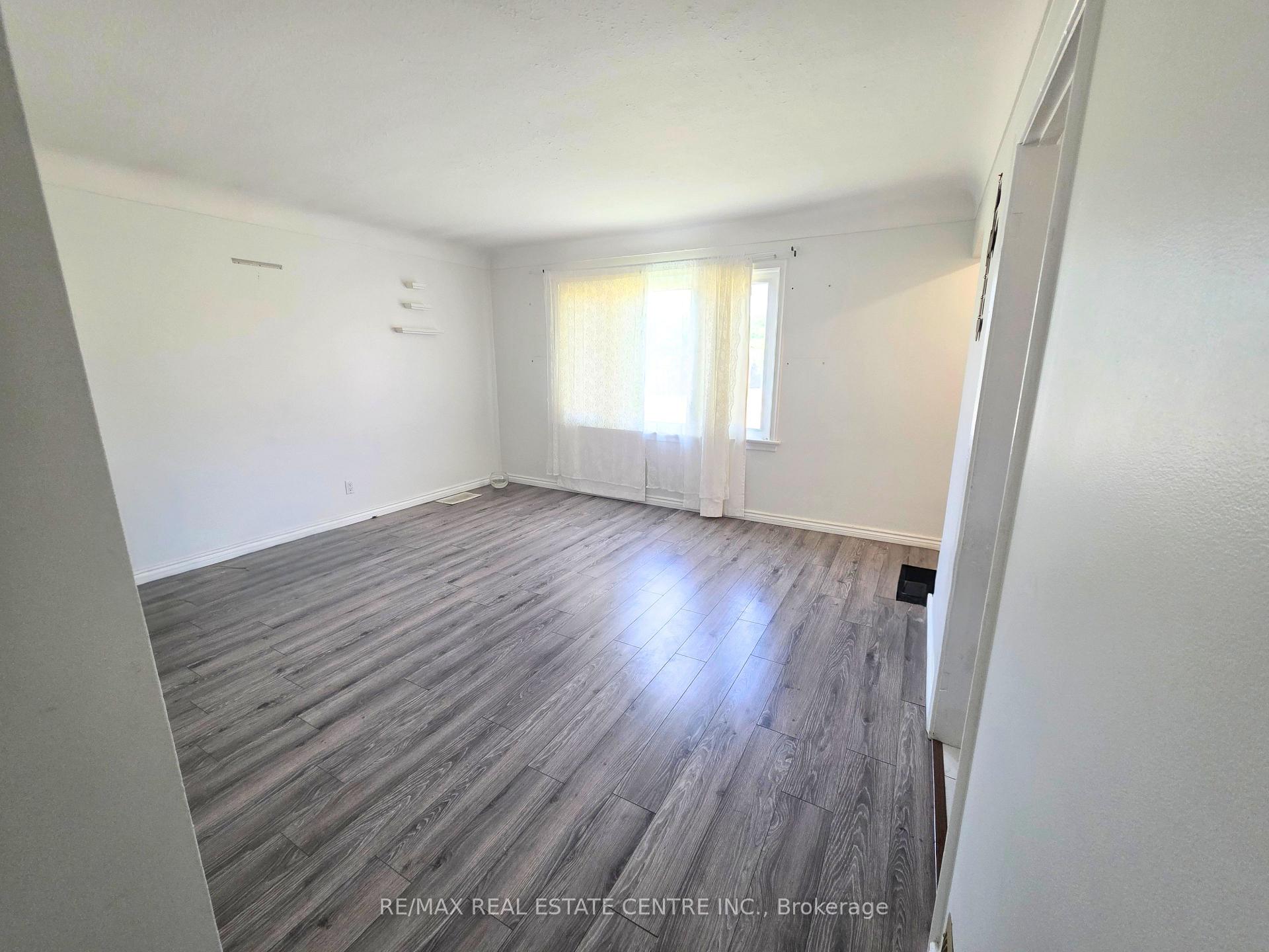 Photo 5 of 353 East 21st Street, Hamilton, Burkholme — HOMEH