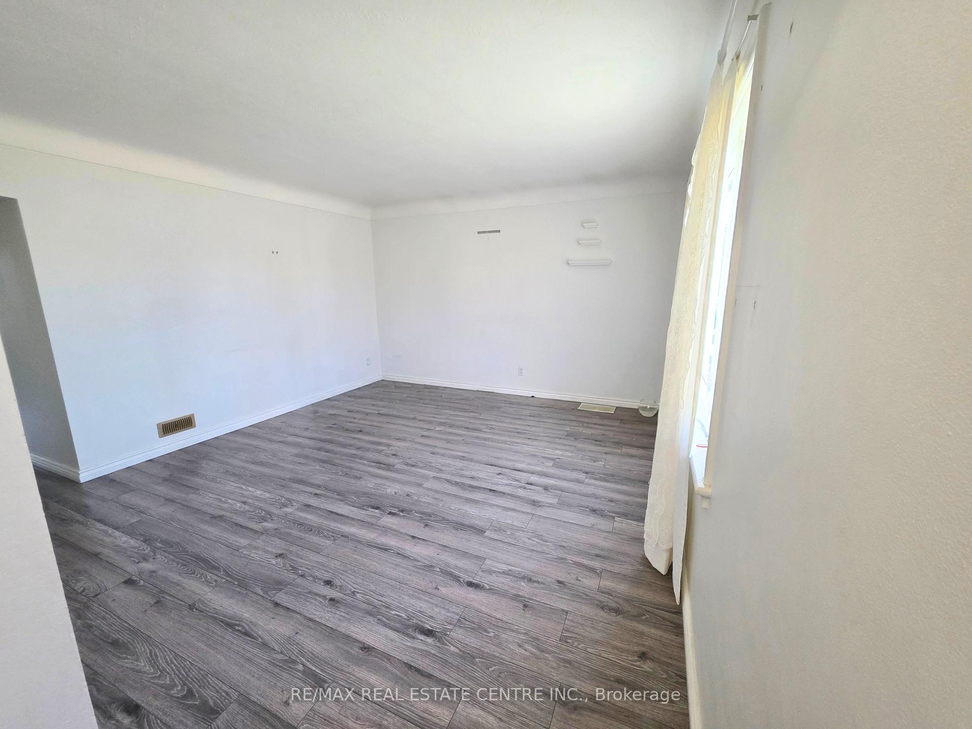 Photo 6 of 353 East 21st Street, Hamilton, Burkholme — HOMEH