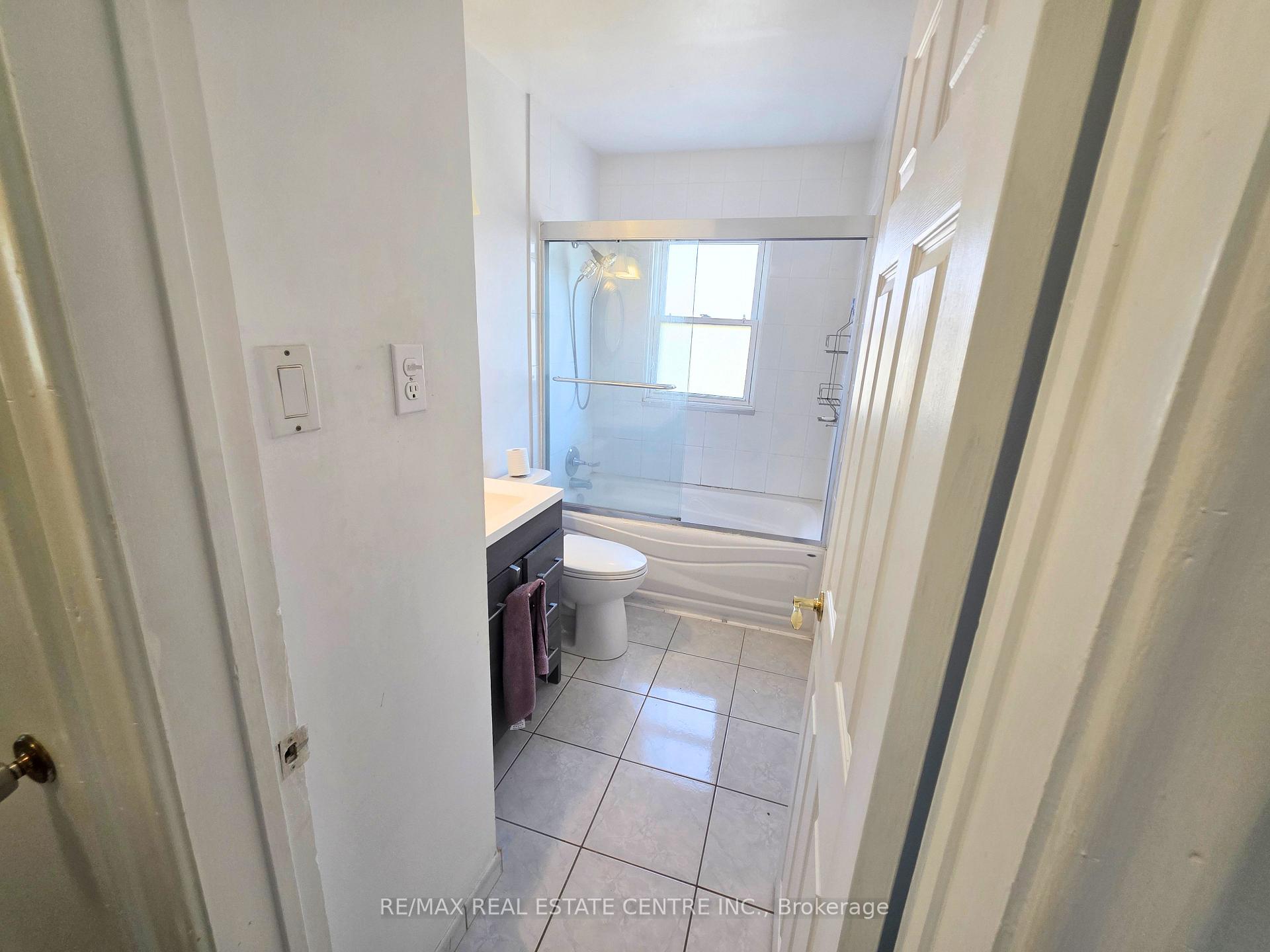 Photo 12 of 353 East 21st Street, Hamilton, Burkholme — HOMEH