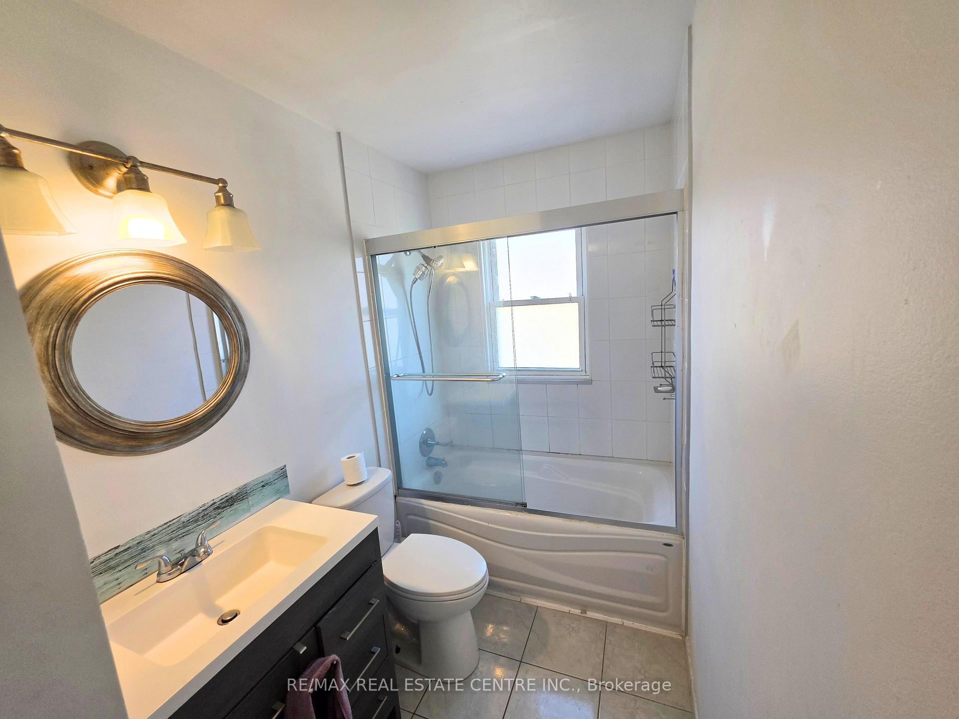Photo 13 of 353 East 21st Street, Hamilton, Burkholme — HOMEH
