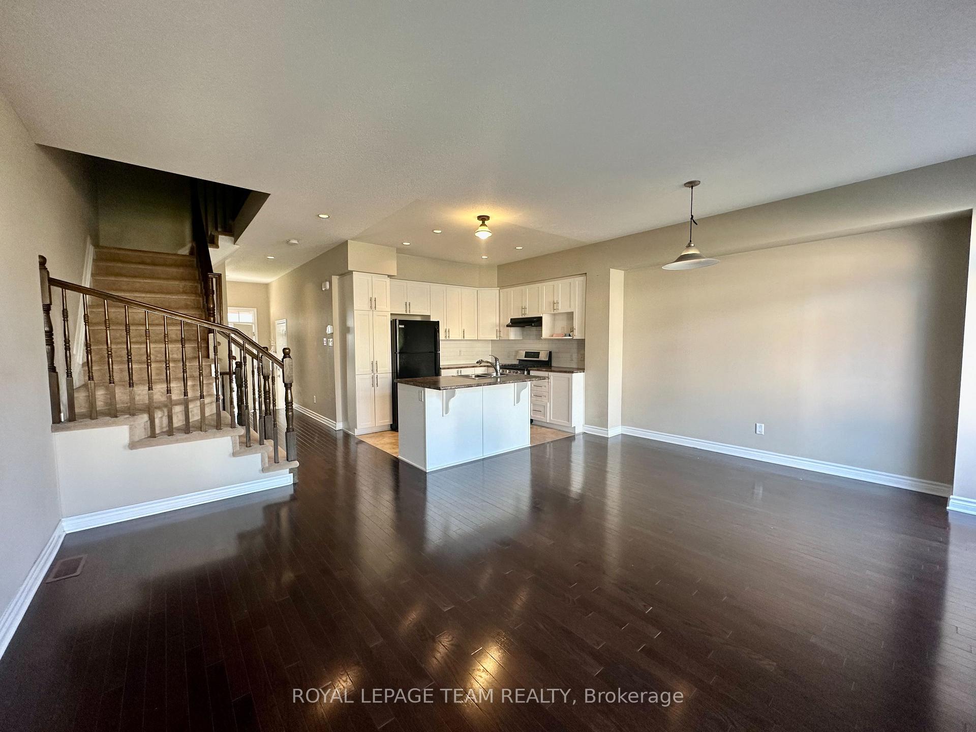 Photo 3 of 940 Cobble Hill Drive, Ottawa, Barrhaven - Cedargrove/Fraserdale — HOMEH