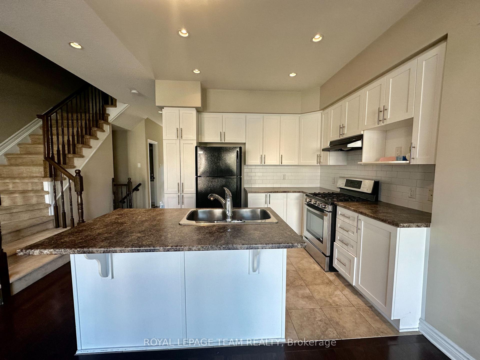 Photo 5 of 940 Cobble Hill Drive, Ottawa, Barrhaven - Cedargrove/Fraserdale — HOMEH