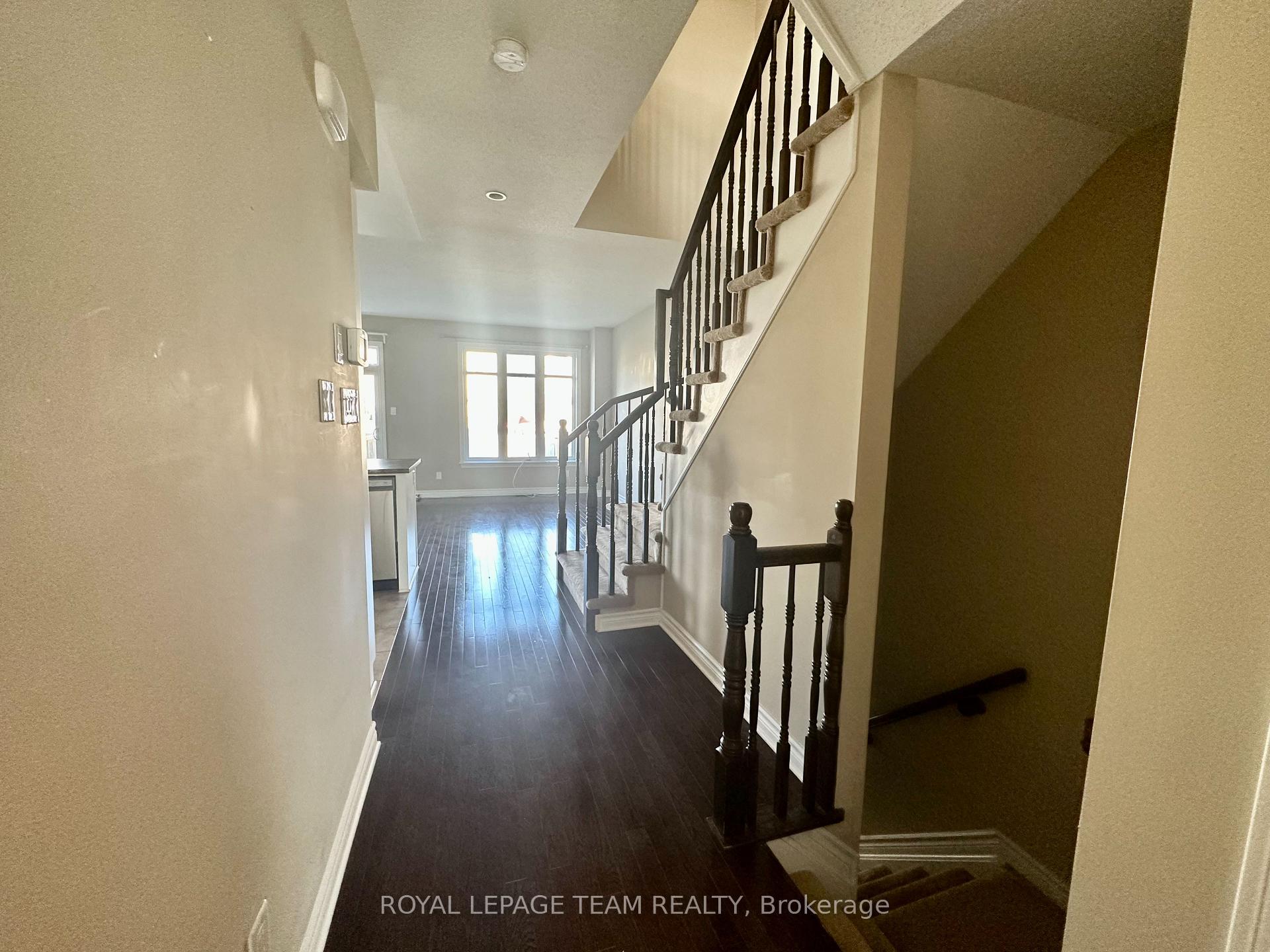 Photo 9 of 940 Cobble Hill Drive, Ottawa, Barrhaven - Cedargrove/Fraserdale — HOMEH
