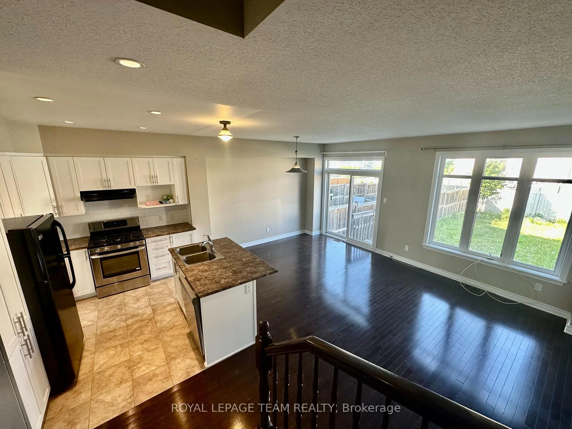 Photo 4 of 940 Cobble Hill Drive, Ottawa, Barrhaven - Cedargrove/Fraserdale — HOMEH