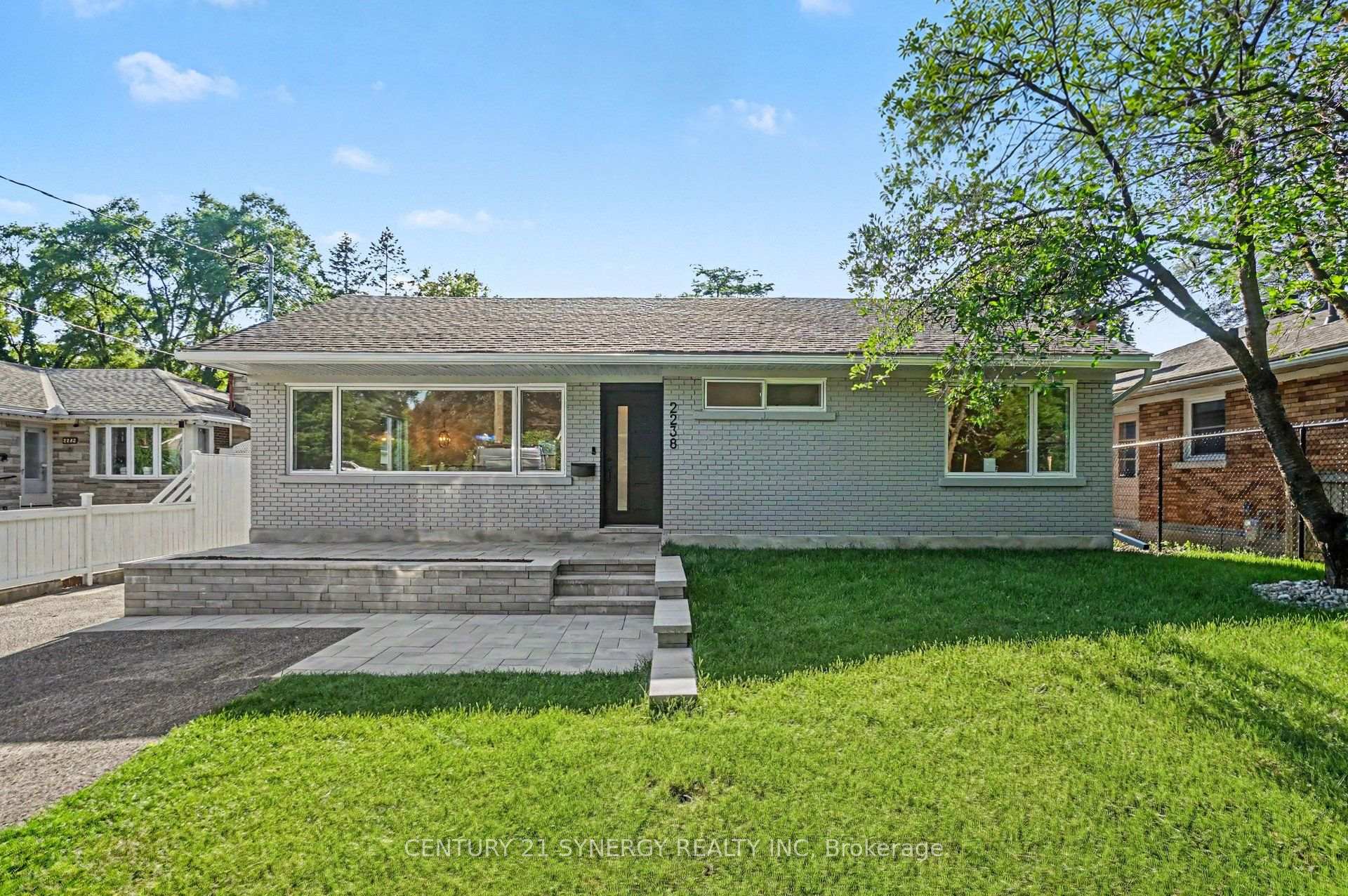 Photo 2 of 2238 Utah Street, Ottawa, Alta Vista — HOMEH