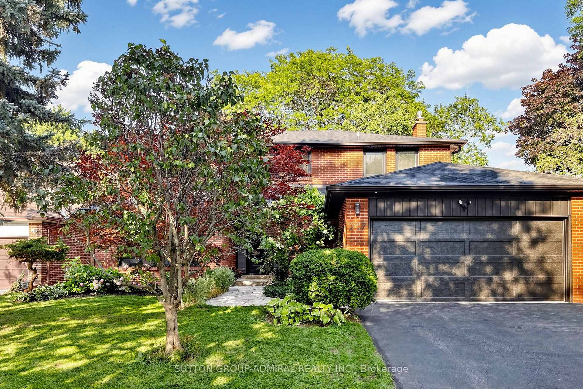 Photo 2 of 217 The Kingsway Trail, Etobicoke, Edenbridge-Humber Valley — HOMEH