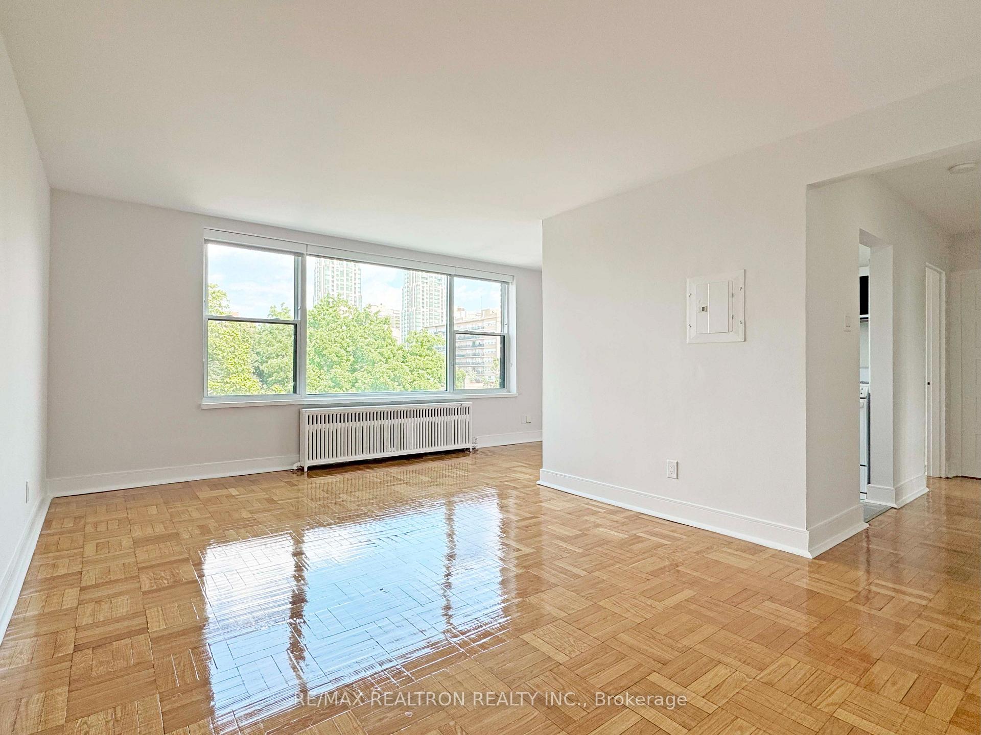 Photo 2 of Unit 308, 1545 Bathurst Street, Toronto, Forest Hill South — HOMEH