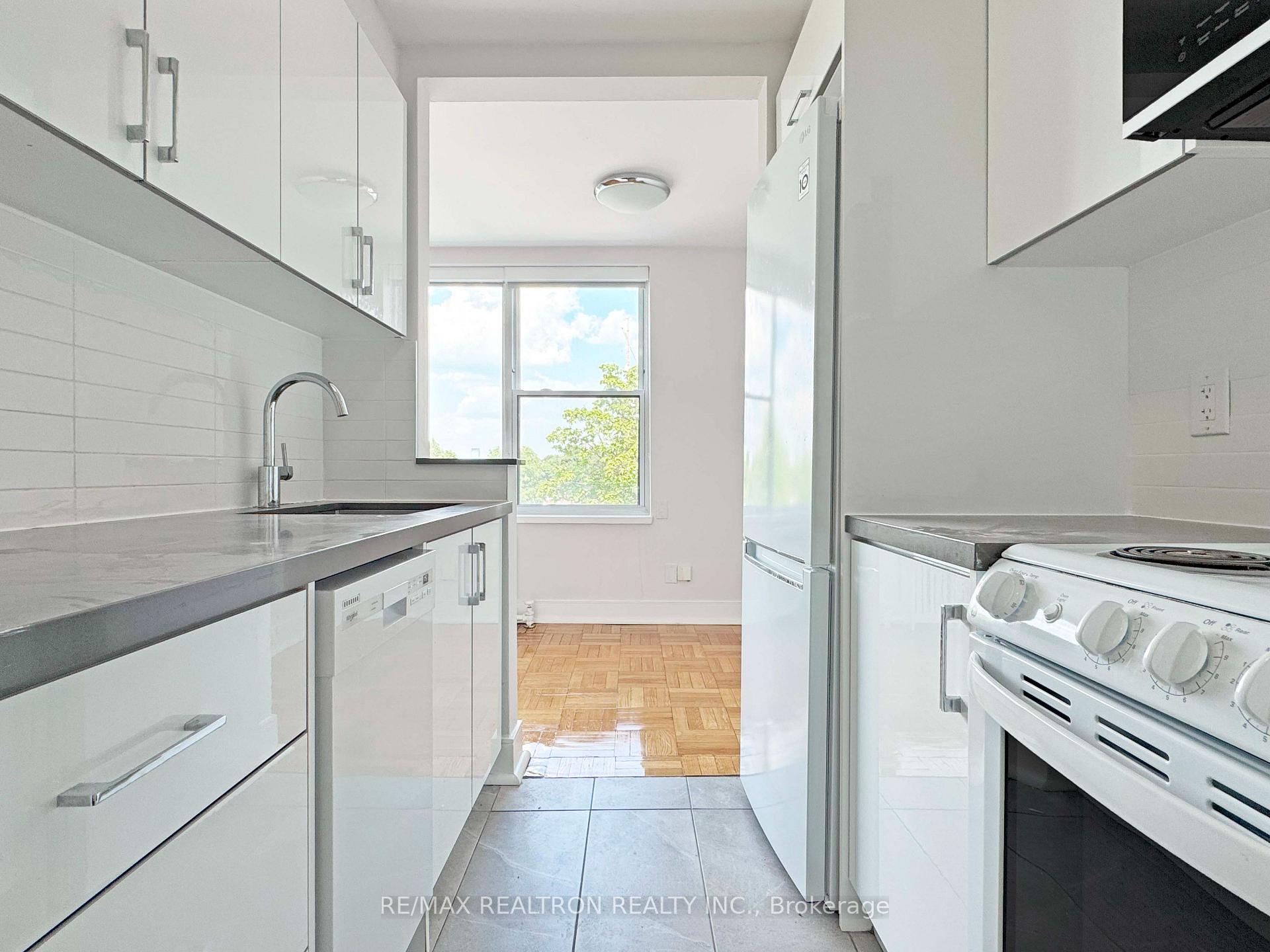Photo 8 of Unit 308, 1545 Bathurst Street, Toronto, Forest Hill South — HOMEH