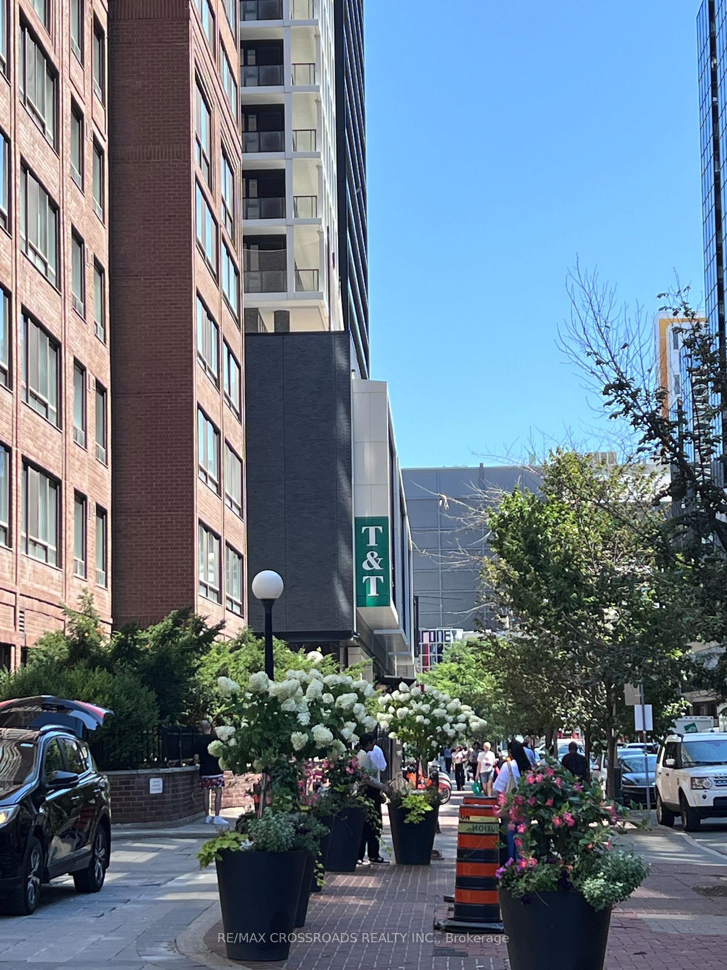 Photo 3 of Unit Ph12, 633 Bay Street, Toronto, Bay Street Corridor — HOMEH