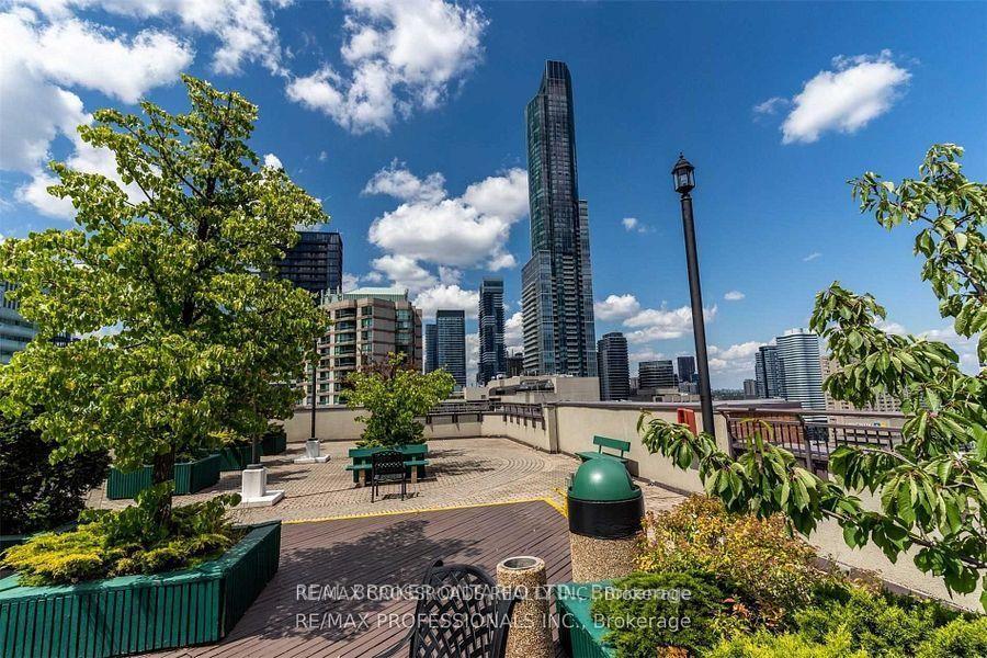 Photo 5 of Unit Ph12, 633 Bay Street, Toronto, Bay Street Corridor — HOMEH