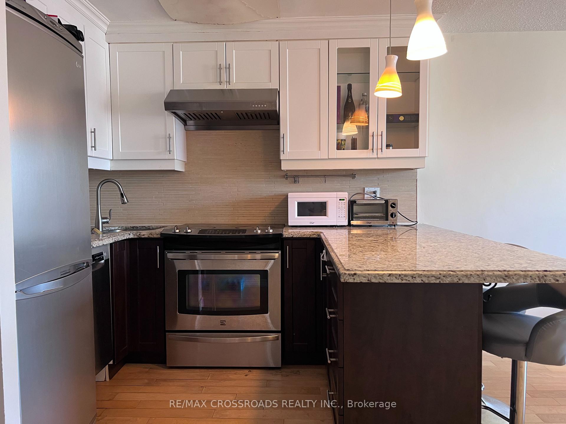 Photo 16 of Unit Ph12, 633 Bay Street, Toronto, Bay Street Corridor — HOMEH