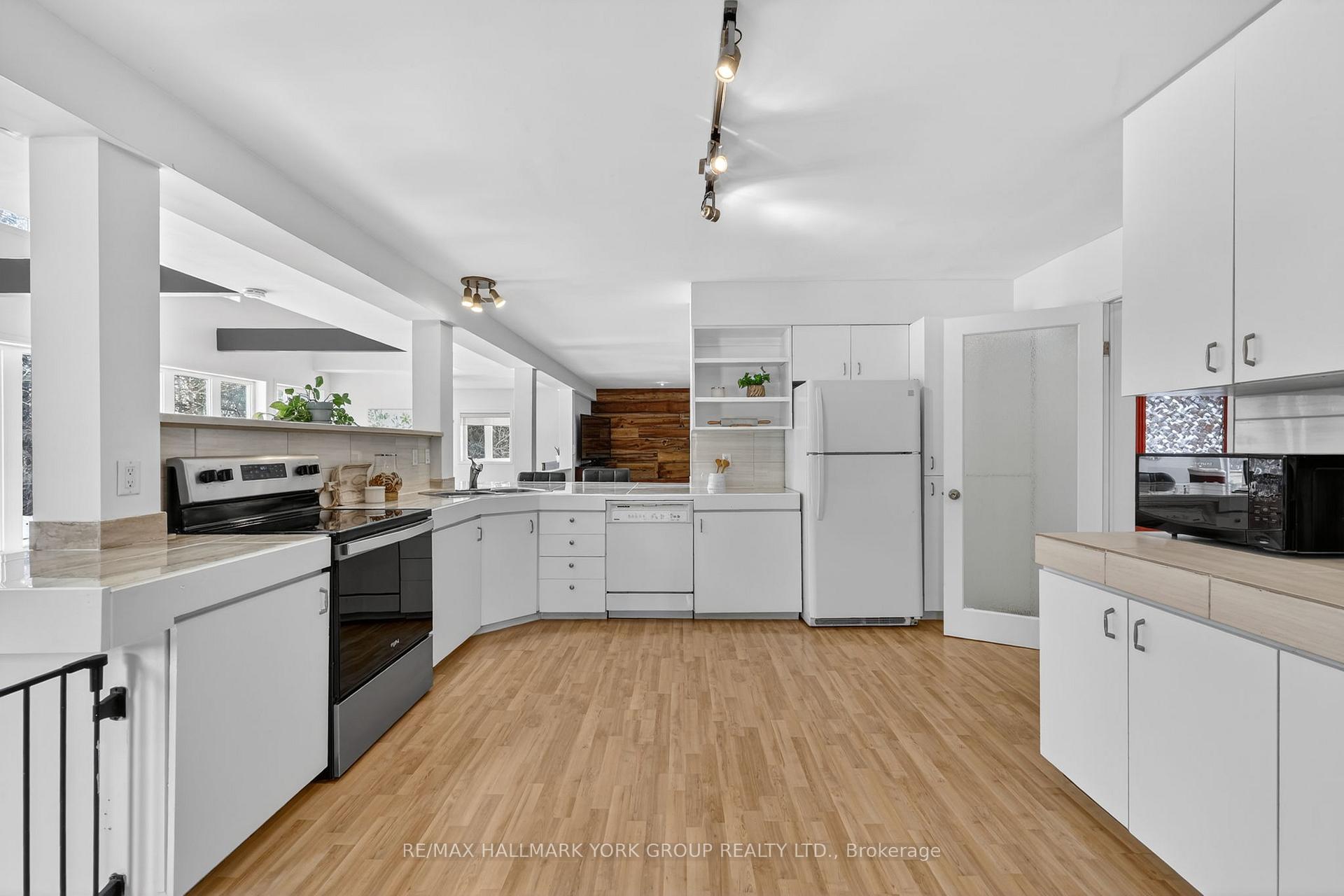 Photo 6 of 5768 Smith Boulevard, Georgina, Baldwin — HOMEH