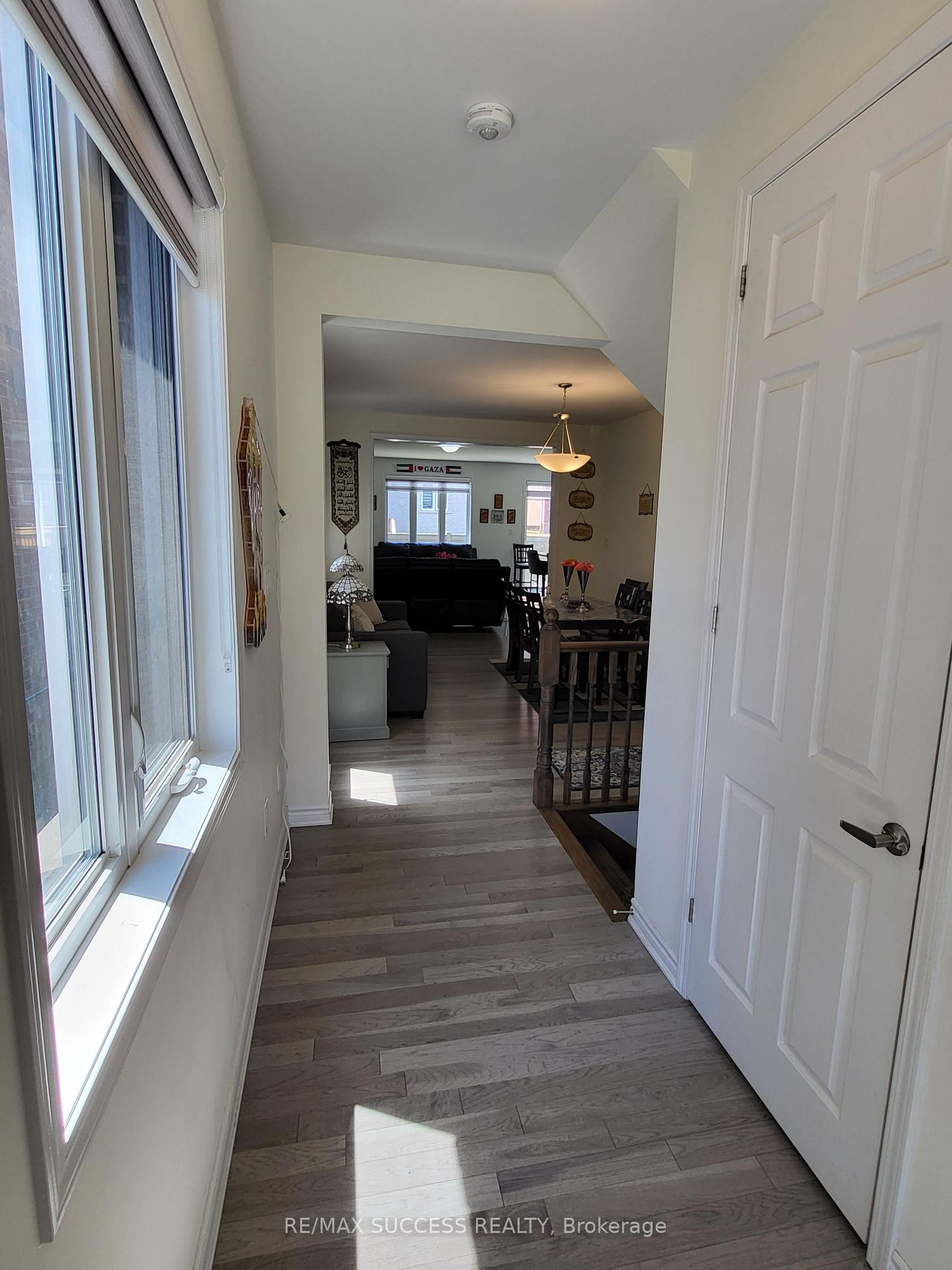 Photo 2 of 725 Kennedy Circle W, Milton, Cobban — HOMEH