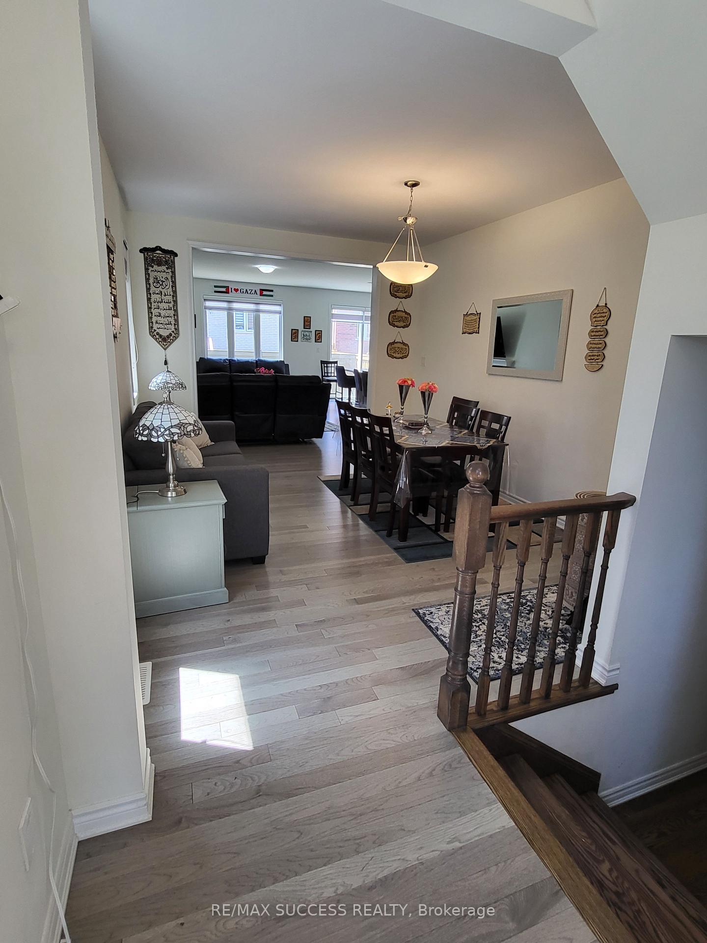 Photo 4 of 725 Kennedy Circle W, Milton, Cobban — HOMEH