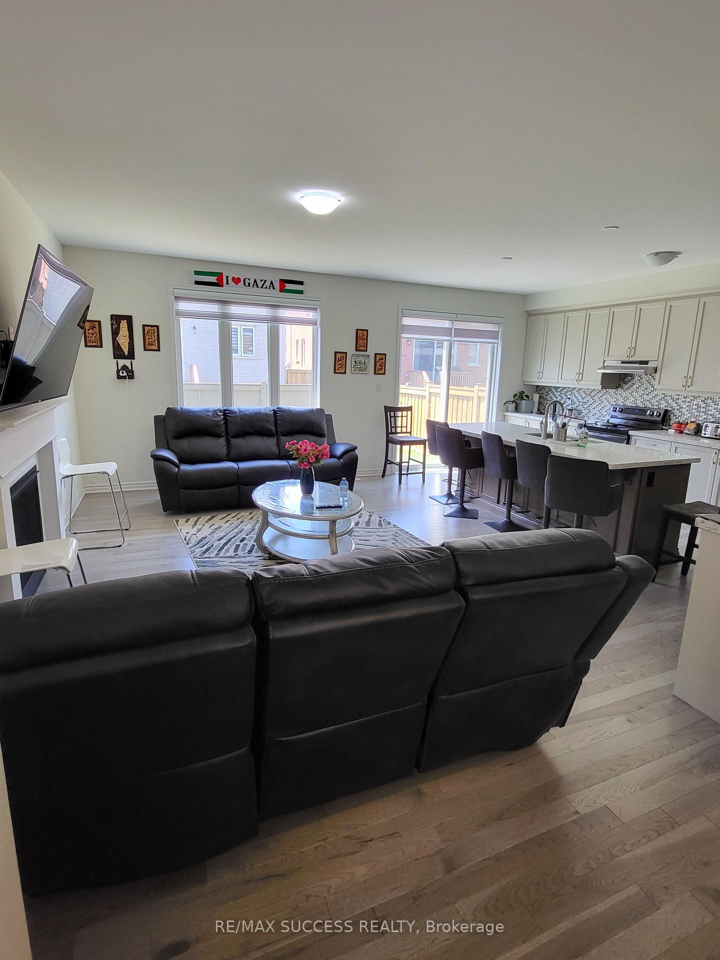 Photo 6 of 725 Kennedy Circle W, Milton, Cobban — HOMEH
