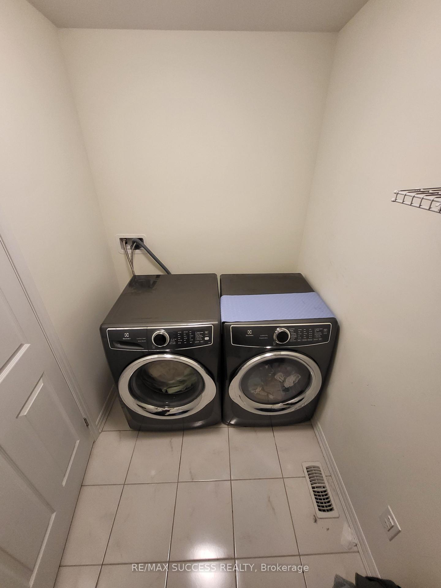 Photo 11 of 725 Kennedy Circle W, Milton, Cobban — HOMEH