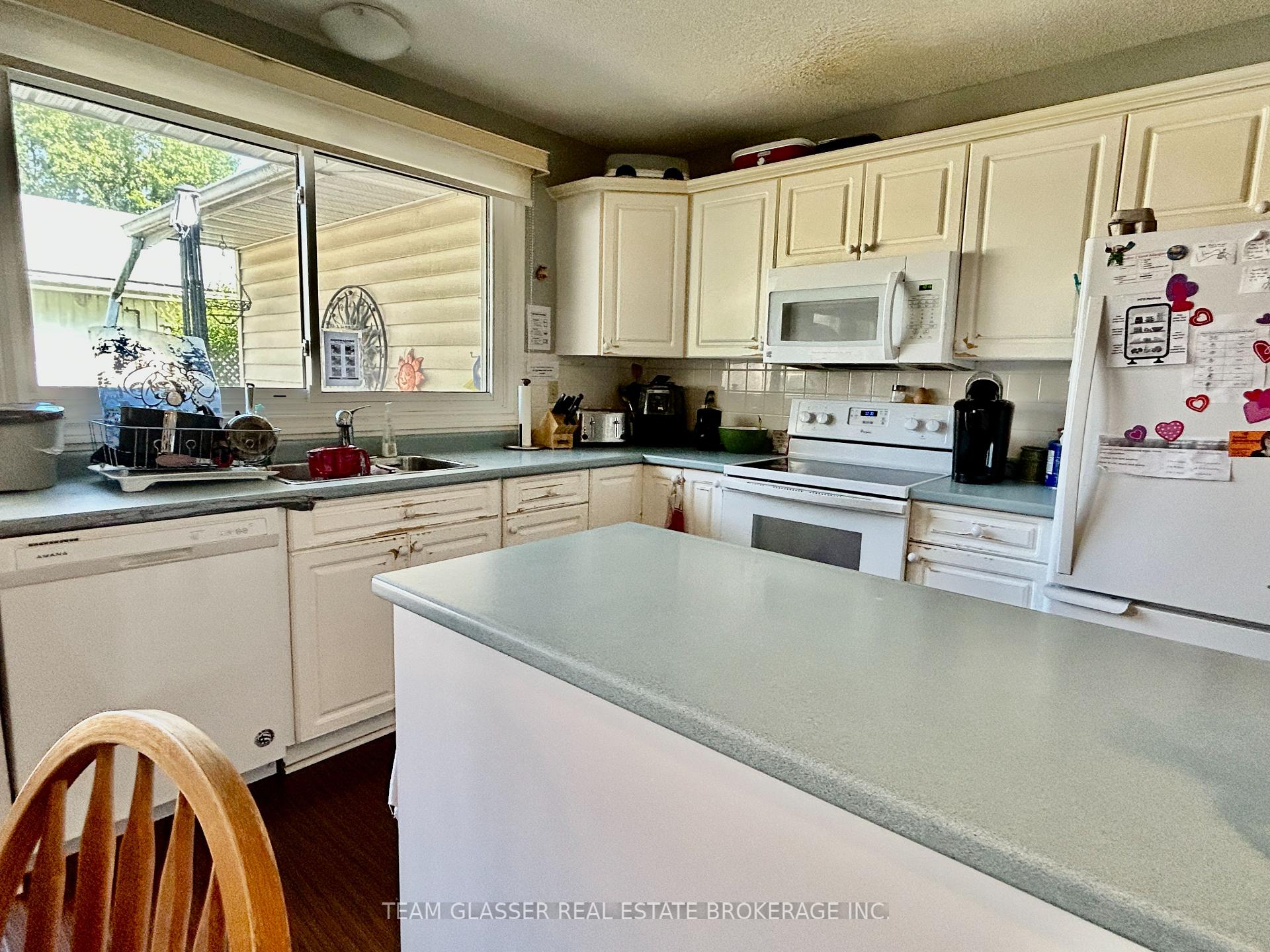 Photo 4 of 274 Blackacres Boulevard, London, North F — HOMEH