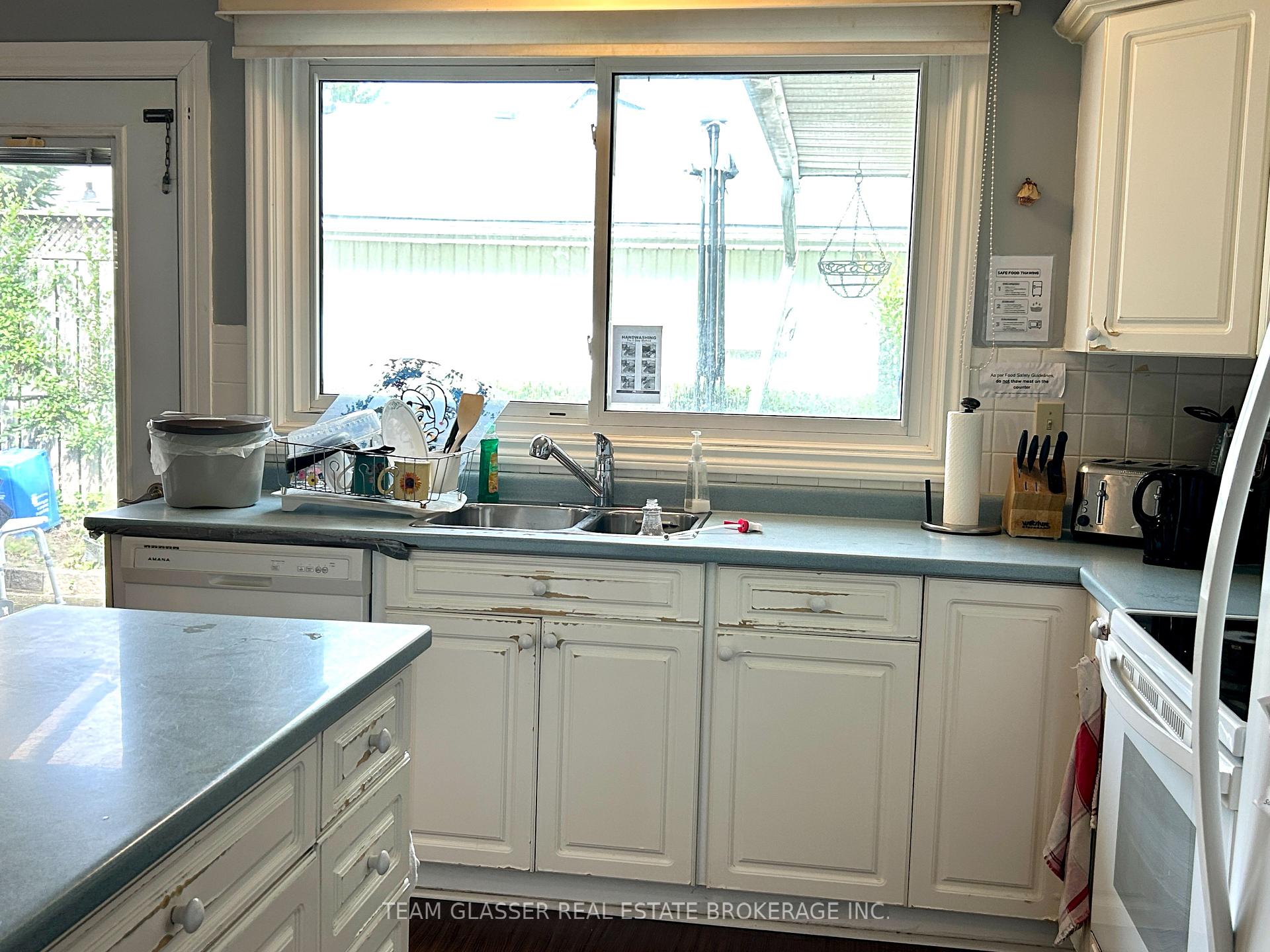 Photo 10 of 274 Blackacres Boulevard, London, North F — HOMEH
