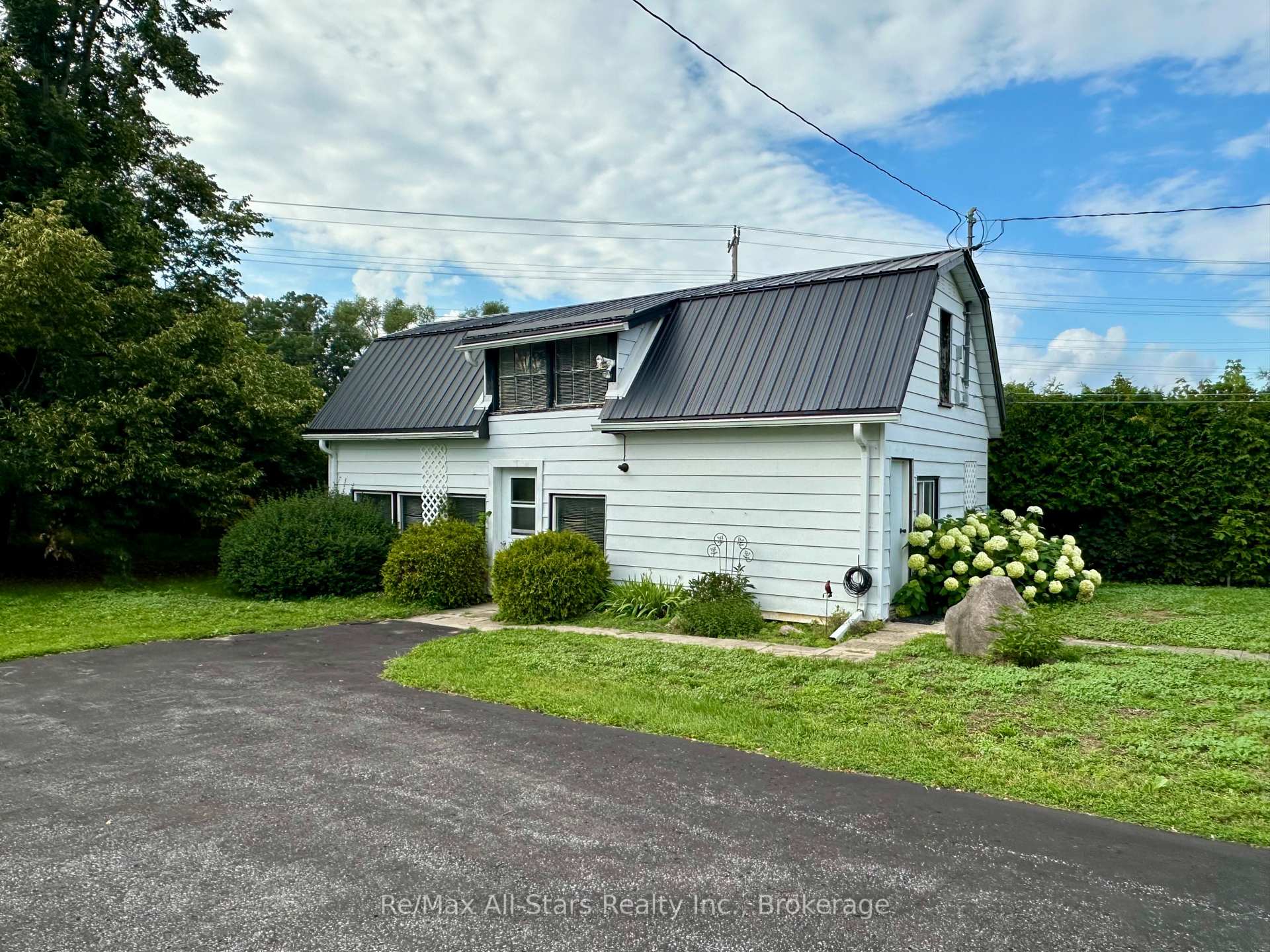 Photo 3 of 12 North Street, Kawartha Lakes, Fenelon Falls — HOMEH