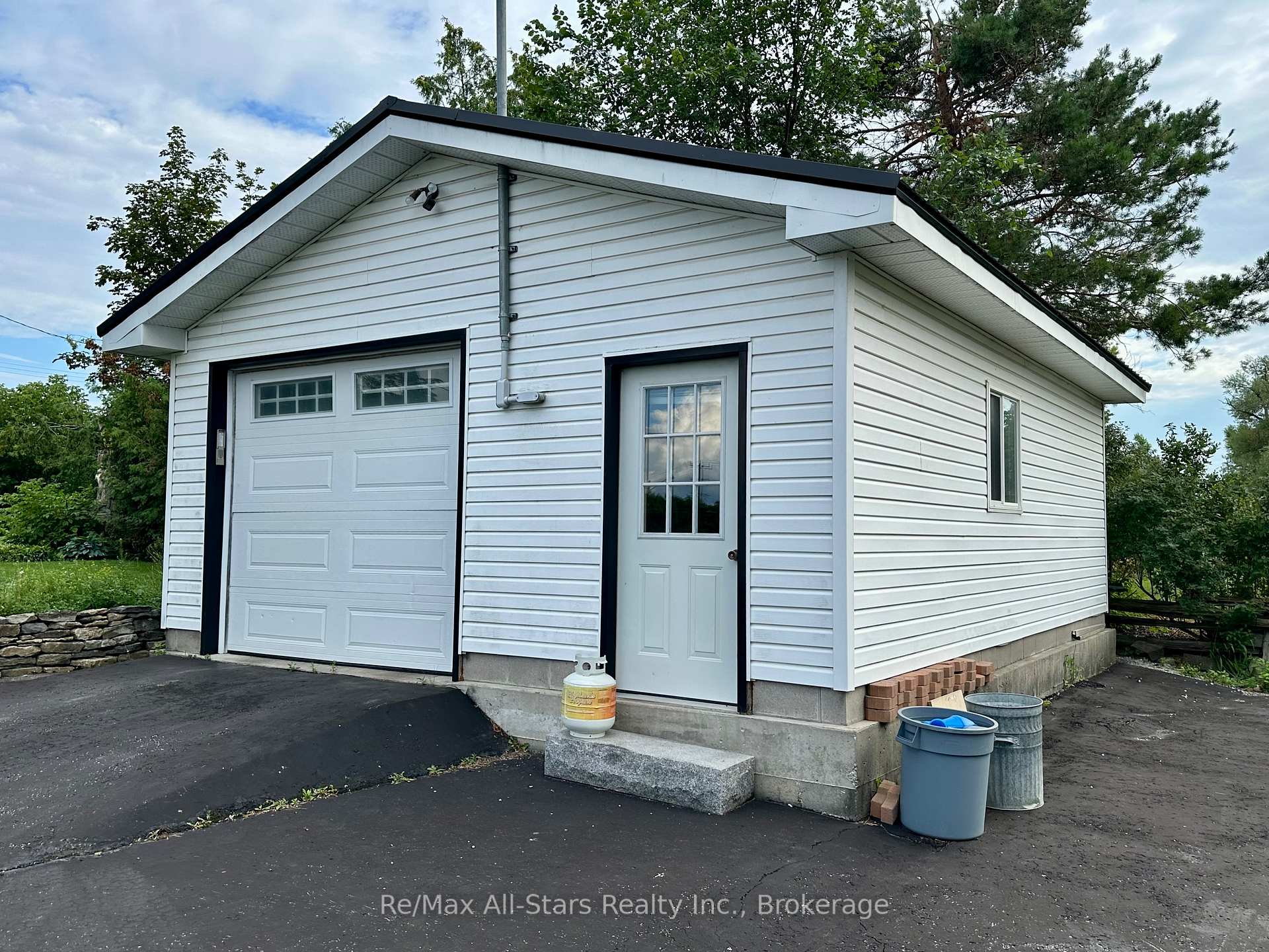 Photo 4 of 12 North Street, Kawartha Lakes, Fenelon Falls — HOMEH