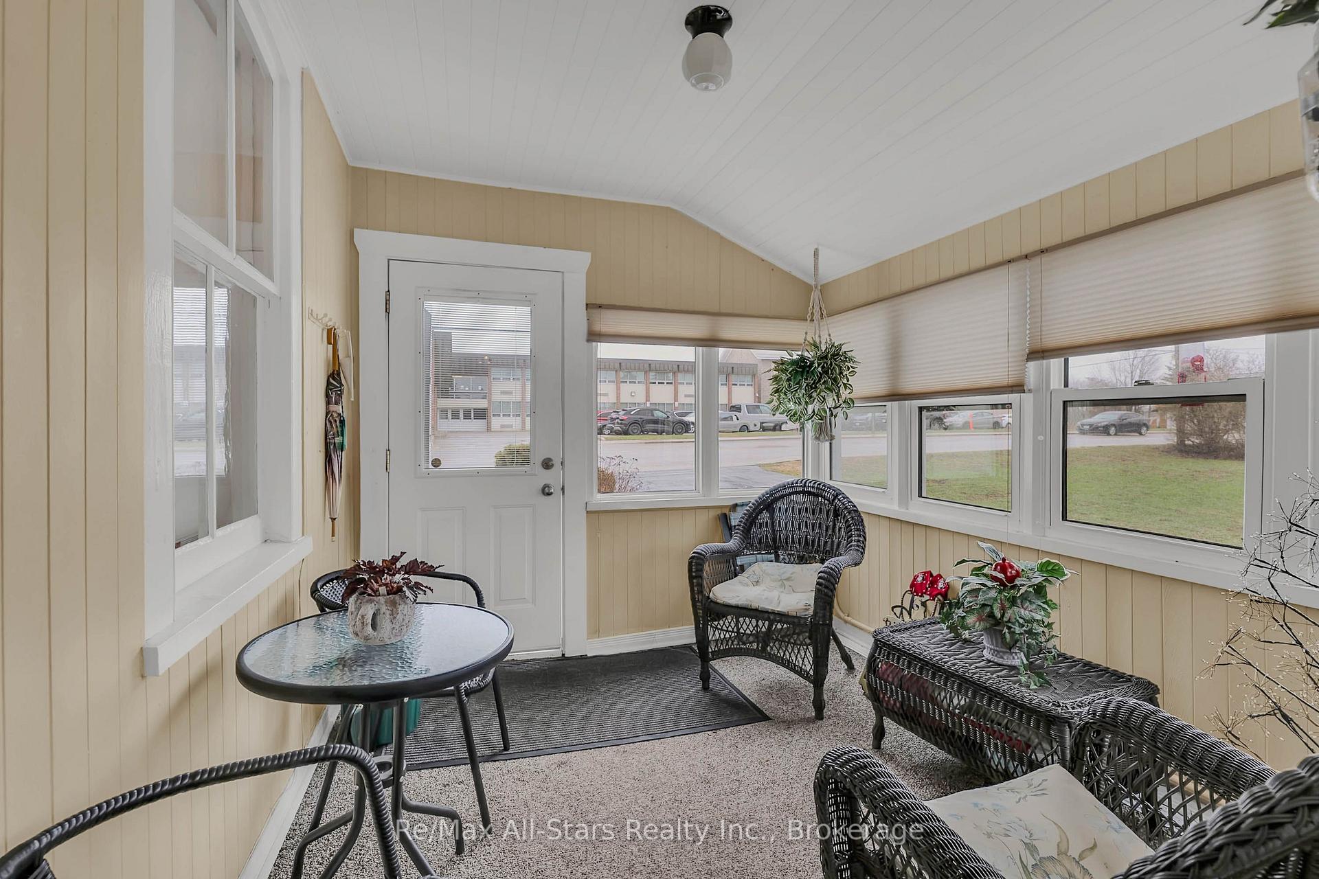 Photo 6 of 12 North Street, Kawartha Lakes, Fenelon Falls — HOMEH