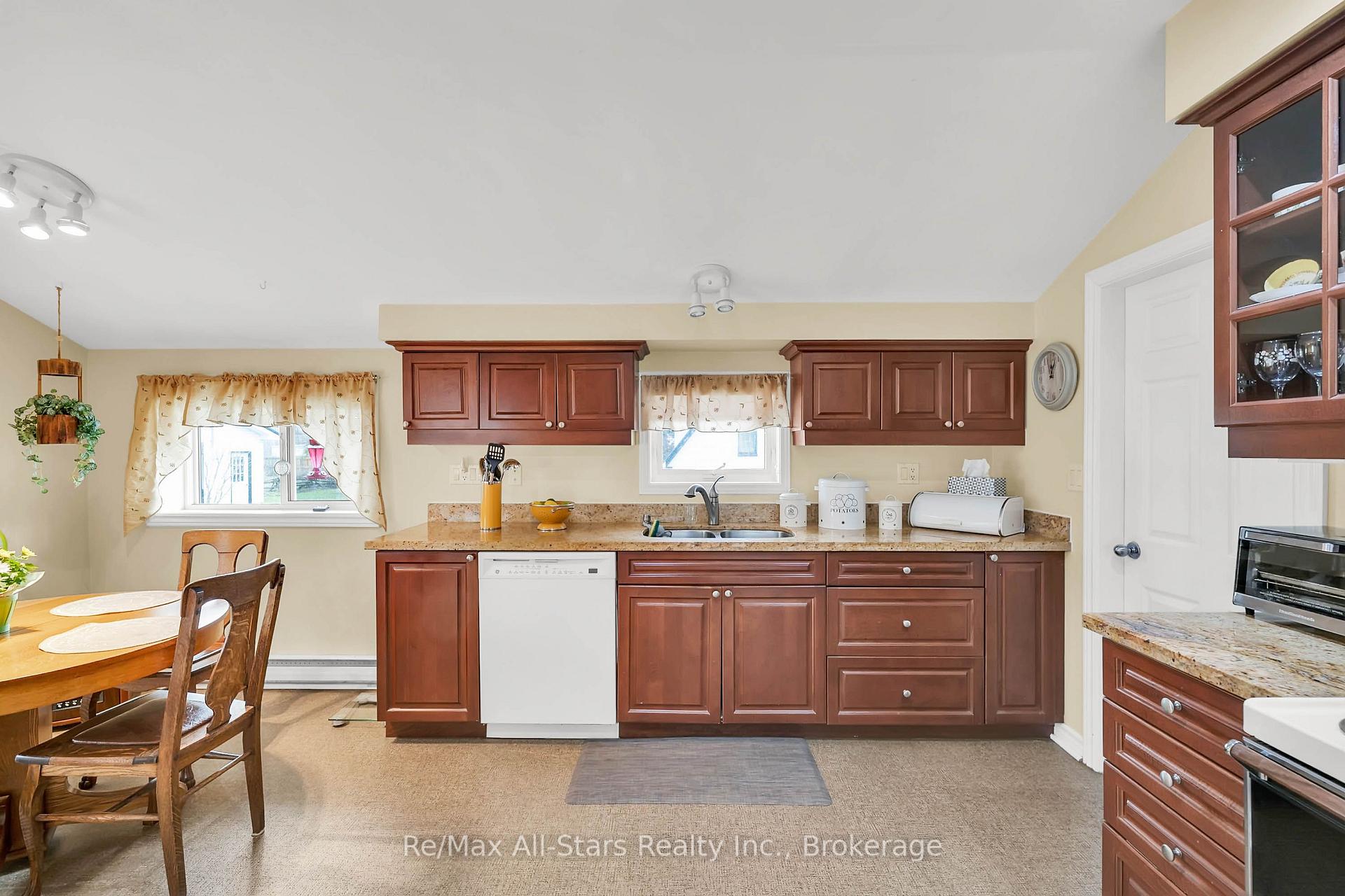 Photo 13 of 12 North Street, Kawartha Lakes, Fenelon Falls — HOMEH
